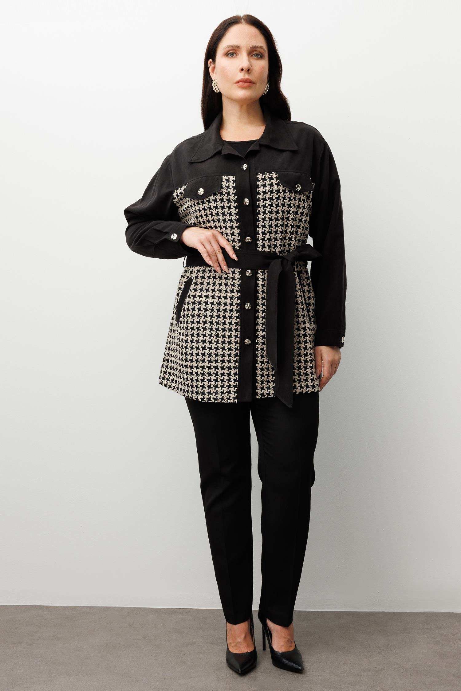 Modailgi  Erkek Yaka Nakışlı Kazayağı Desen Beli Kuşaklı Tunik Siyah