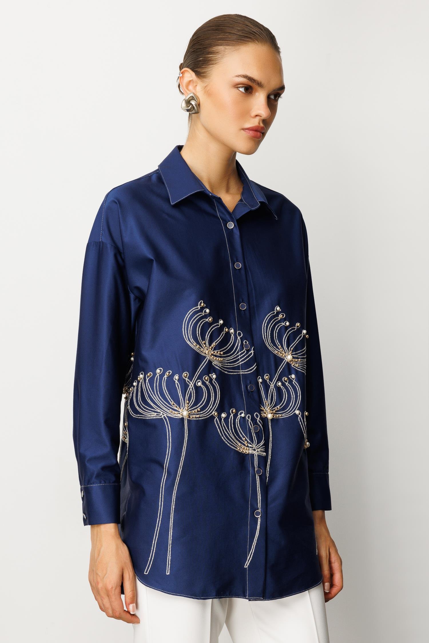 Modailgi  Etek Ucu Nakış Desenli İnci İşlemeli Rahat Kesim Gömlek Lacivert