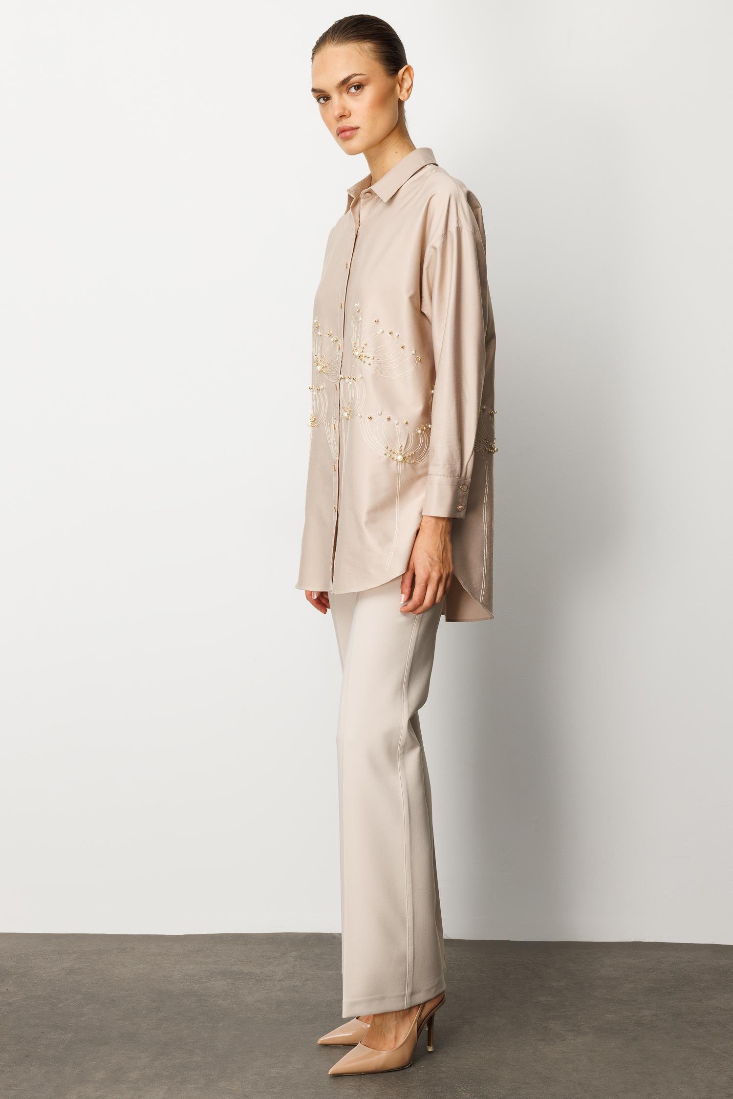 Modailgi  Etek Ucu Nakış Desenli İnci İşlemeli Rahat Kesim Gömlek Taş