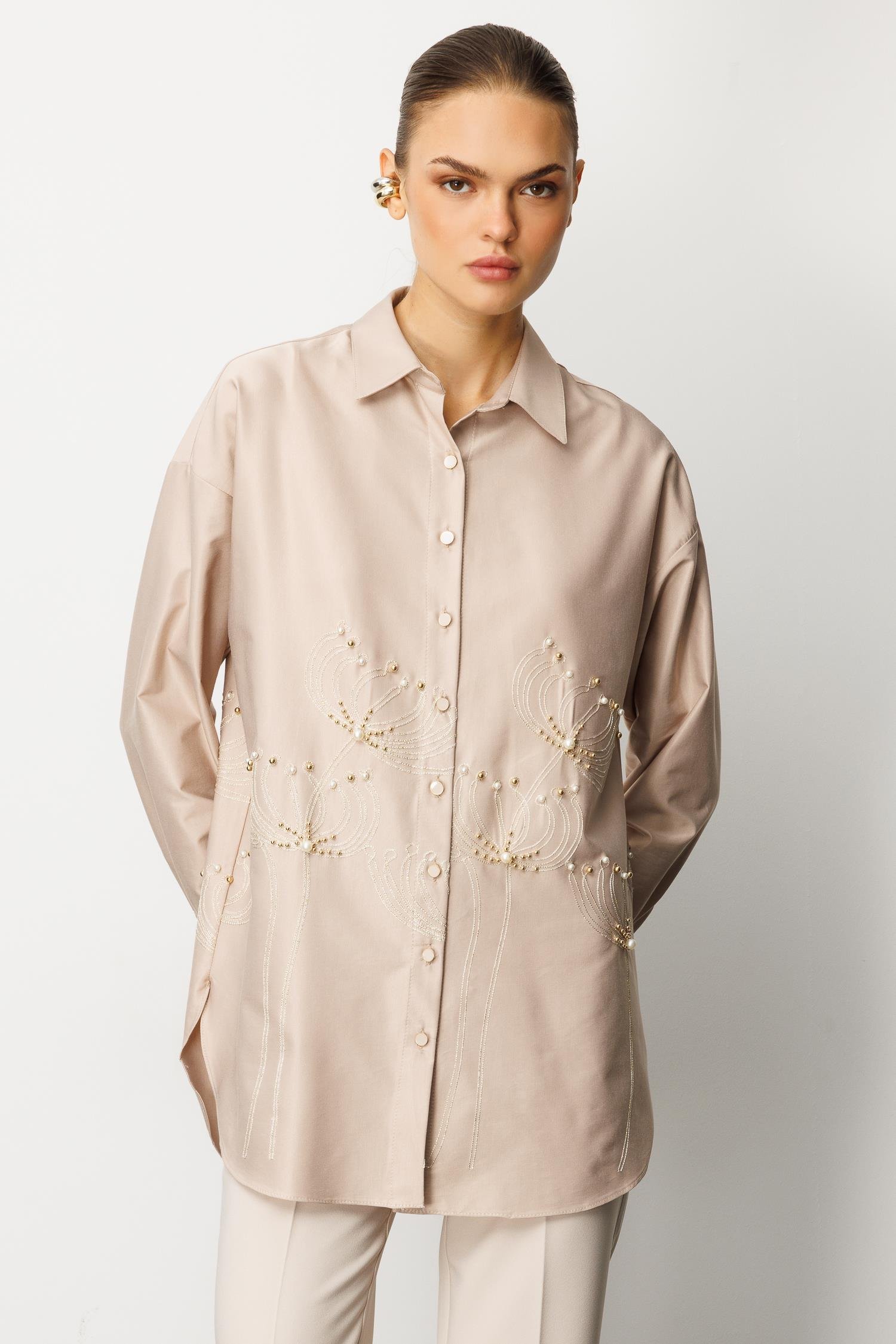 Modailgi  Etek Ucu Nakış Desenli İnci İşlemeli Rahat Kesim Gömlek Taş