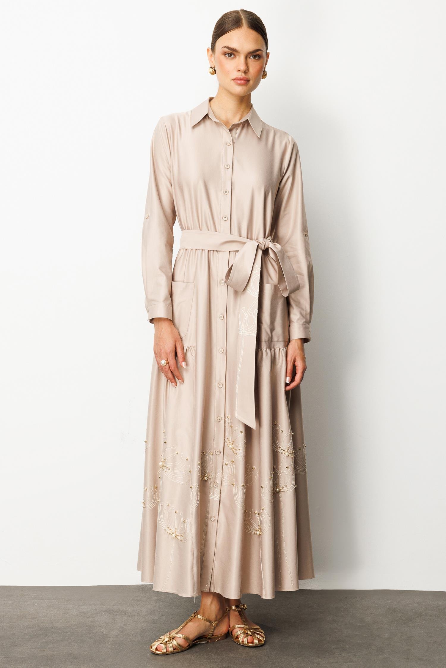 Modailgi  Etek Ucu Nakış ve İşlemeli Beli Lastikli Kuşaklı Safari Kol Uzun Elbise Taş