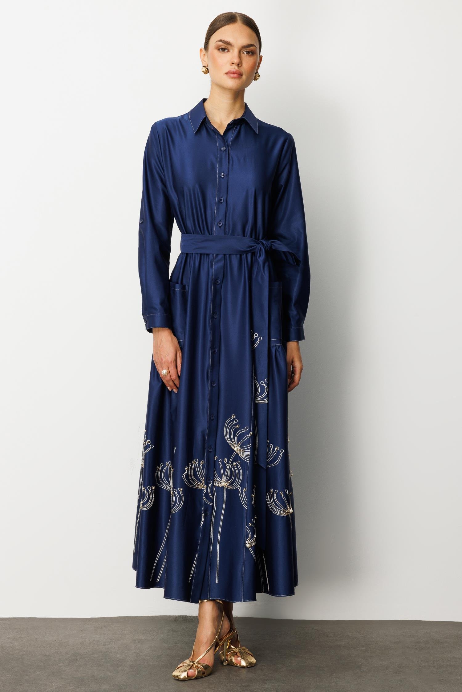 Modailgi  Etek Ucu Nakış ve İşlemeli Beli Lastikli Kuşaklı Safari Kol Uzun Elbise Lacivert