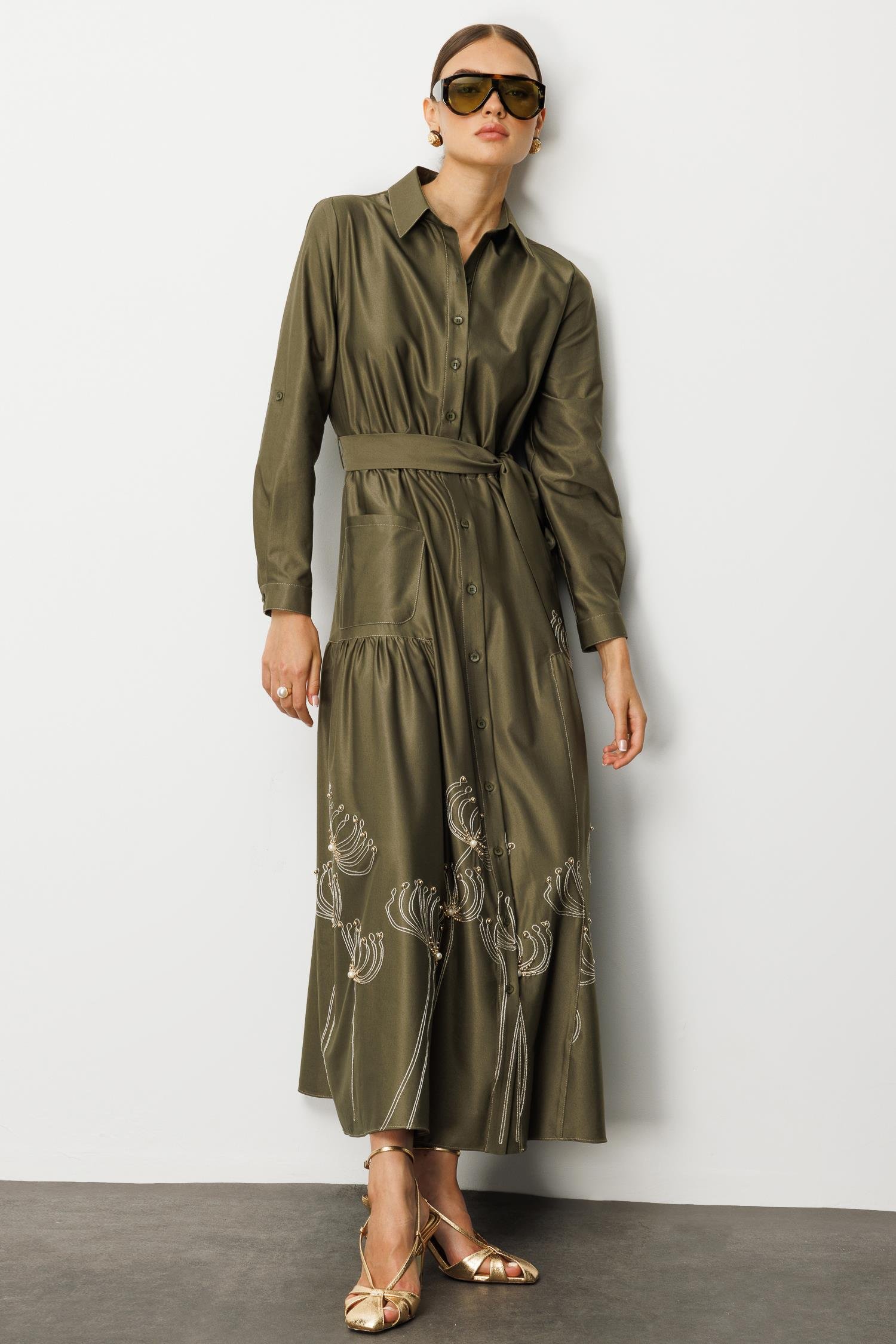 Modailgi  Etek Ucu Nakış ve İşlemeli Beli Lastikli Kuşaklı Safari Kol Uzun Elbise Haki