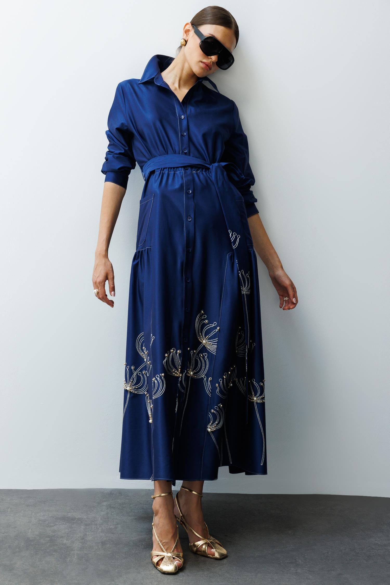 Modailgi  Etek Ucu Nakış ve İşlemeli Beli Lastikli Kuşaklı Safari Kol Uzun Elbise Lacivert