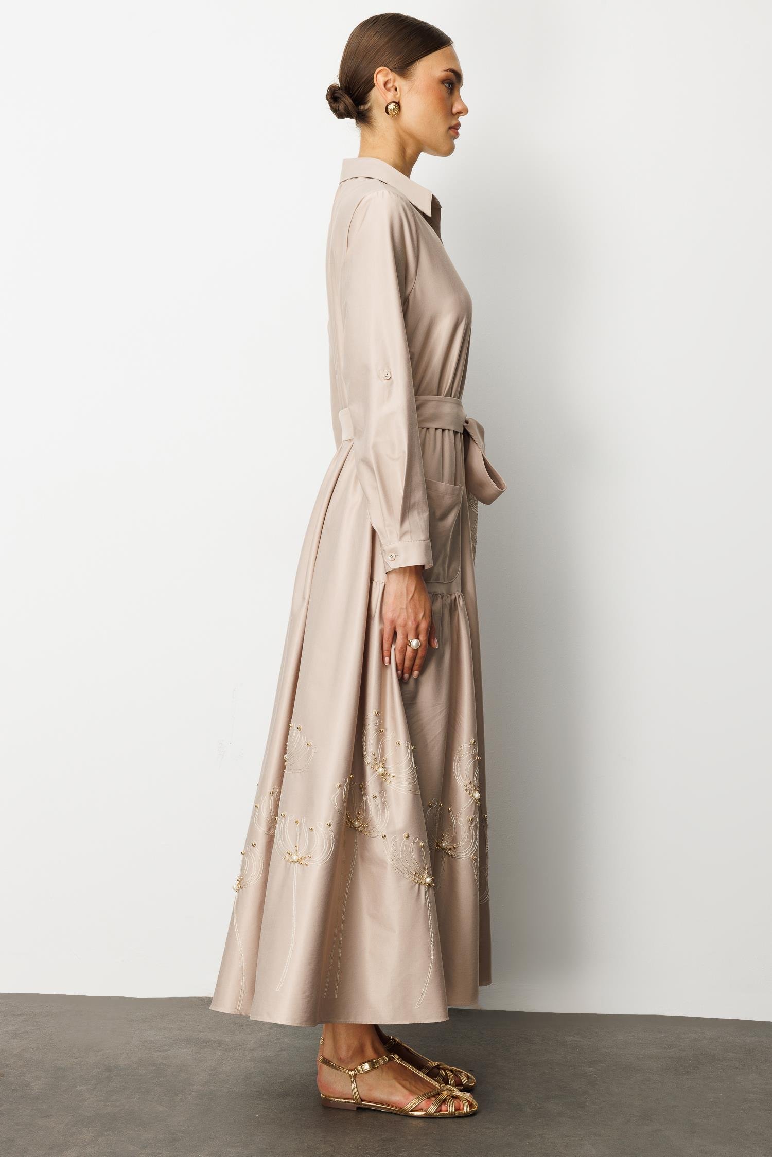 Modailgi  Etek Ucu Nakış ve İşlemeli Beli Lastikli Kuşaklı Safari Kol Uzun Elbise Taş