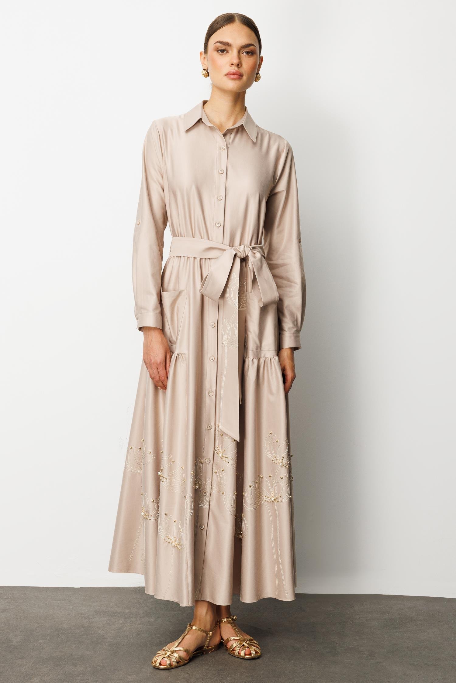 Modailgi  Etek Ucu Nakış ve İşlemeli Beli Lastikli Kuşaklı Safari Kol Uzun Elbise Taş