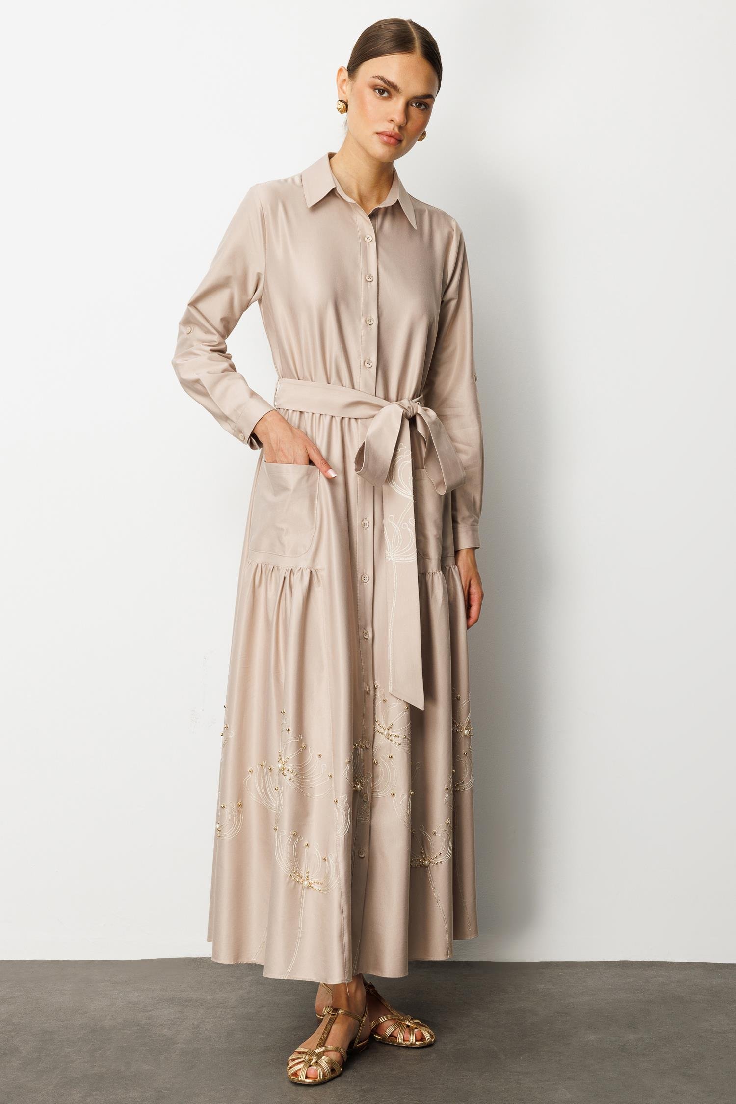 Modailgi  Etek Ucu Nakış ve İşlemeli Beli Lastikli Kuşaklı Safari Kol Uzun Elbise Taş