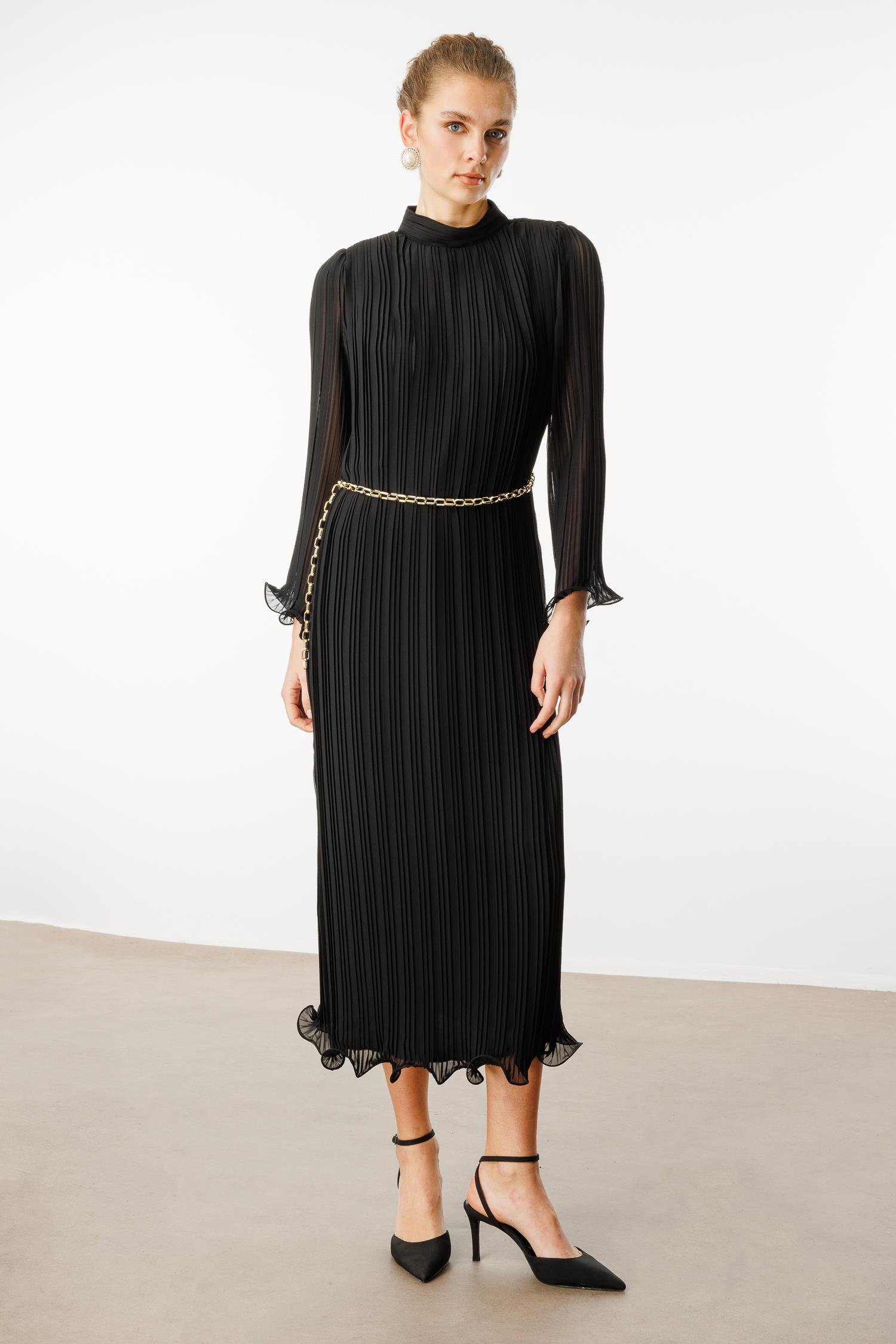 Modailgi  Etek ve Kol Ucu Volanlı Pliseli Zincir Kemerli Midi Boy Elbise Siyah