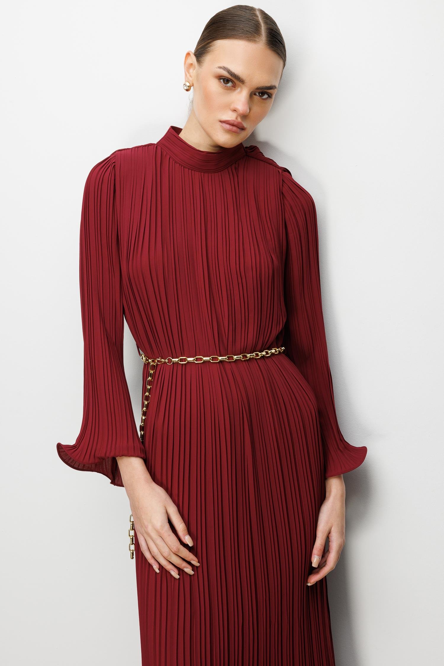 Modailgi  Etek ve Kol Ucu Volanlı Pliseli Zincir Kemerli Midi Boy Elbise Bordo
