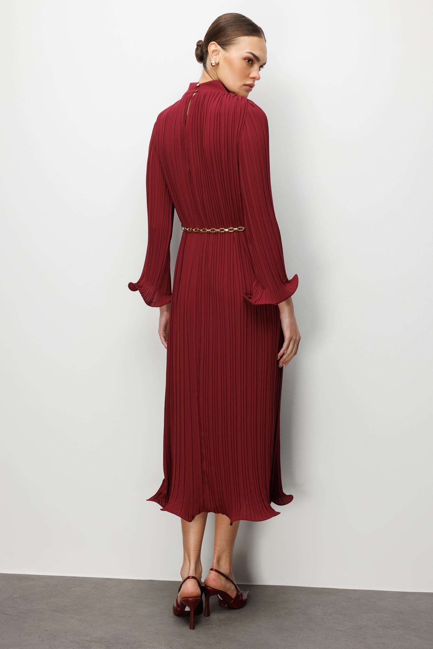 Modailgi  Etek ve Kol Ucu Volanlı Pliseli Zincir Kemerli Midi Boy Elbise Bordo