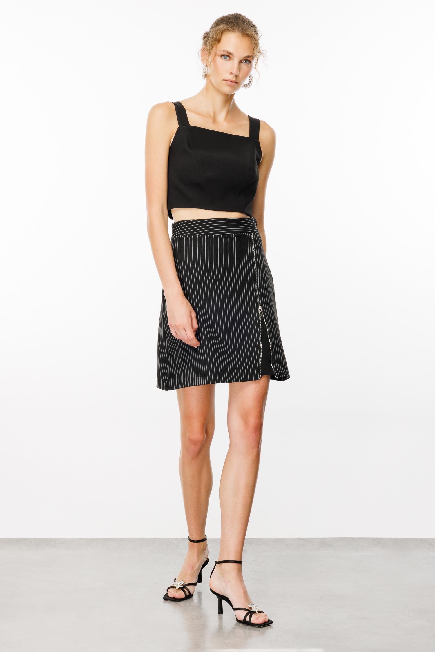 Modailgi  Fermuar Detaylı Yırtmaç Görünümlü Çizgili Çan Etek Siyah