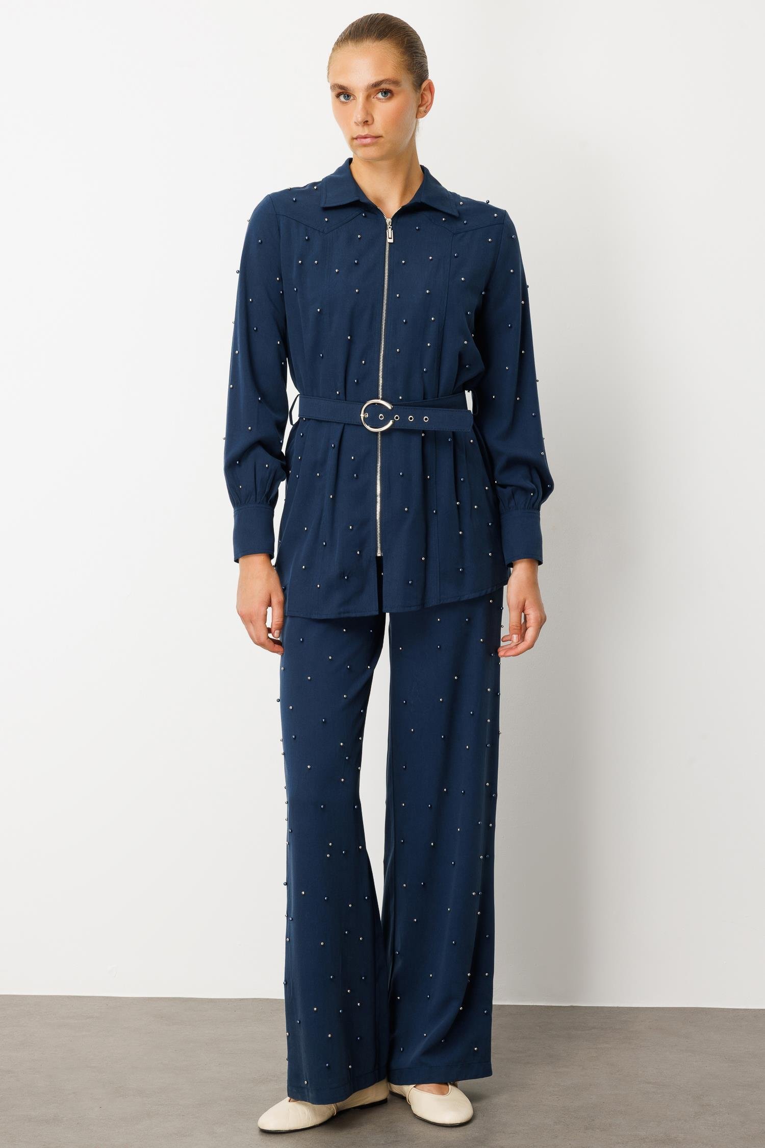 Modailgi  Fermuar Kapamalı İnci Detaylı Beli Kemerli Rahat Kesim Tunik - 40041 İndigo