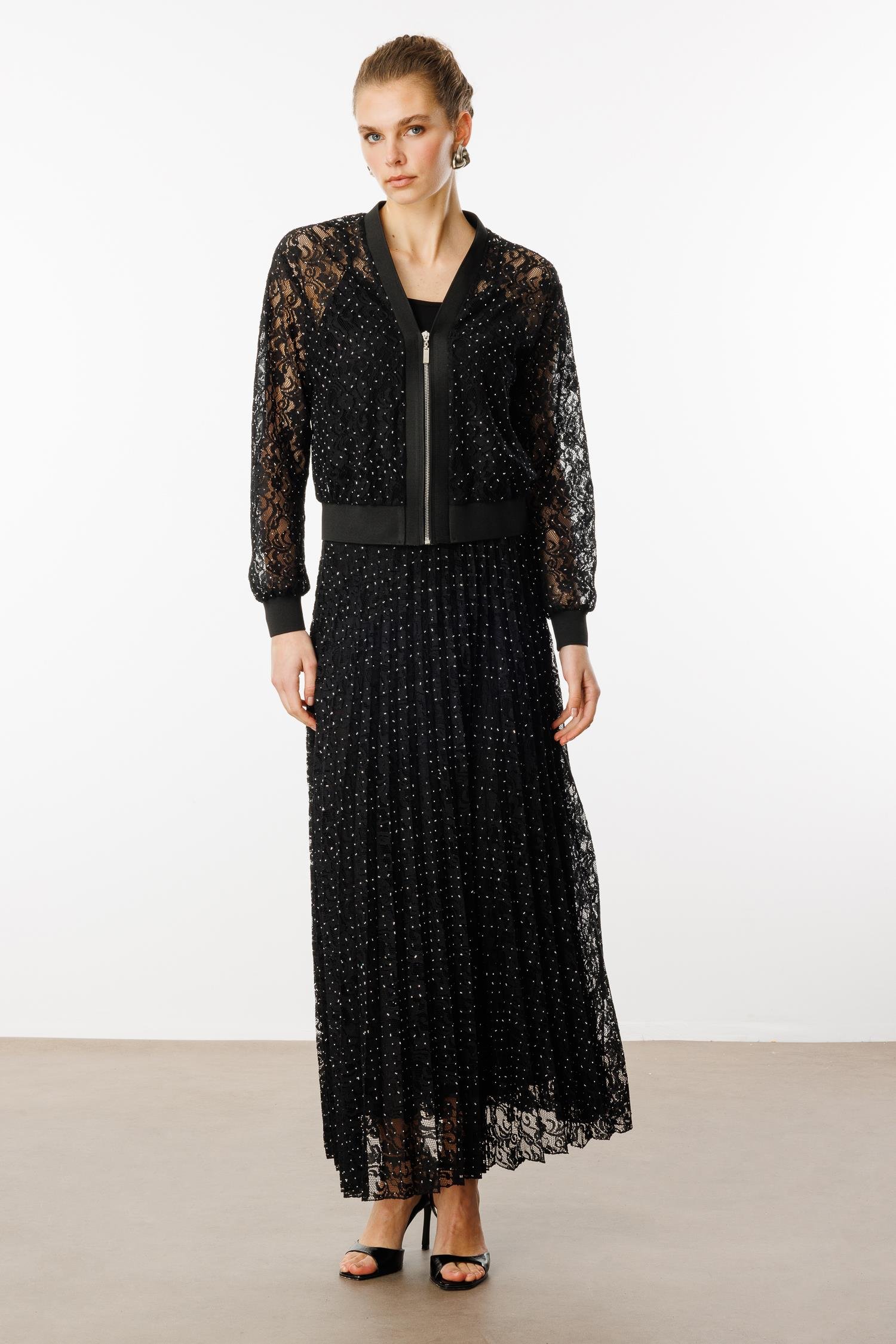 Modailgi  Fermuar Kapamalı Ribana Detaylı Taşlı Dantel Bluz Siyah