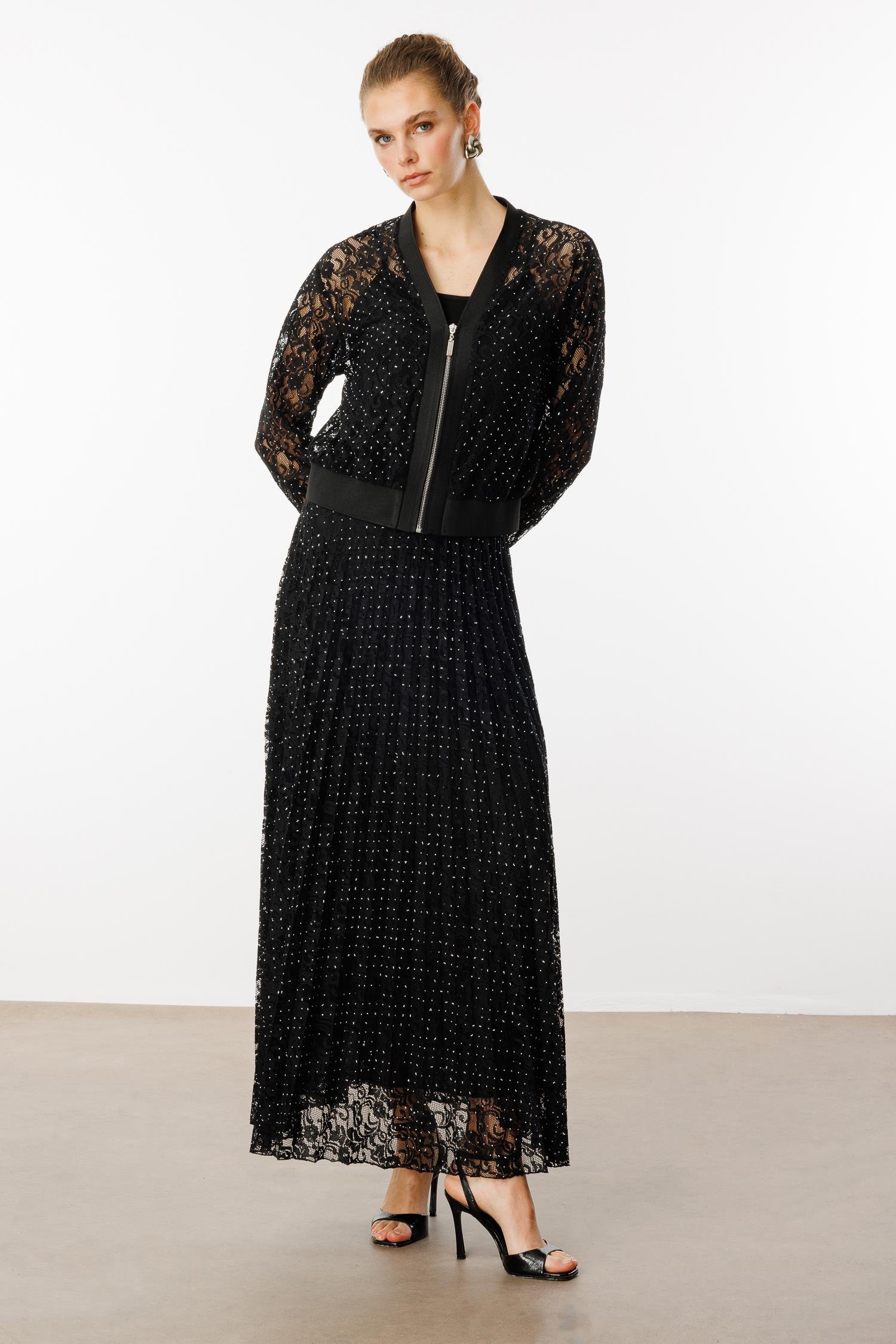 Modailgi  Fermuar Kapamalı Ribana Detaylı Taşlı Dantel Bluz Siyah