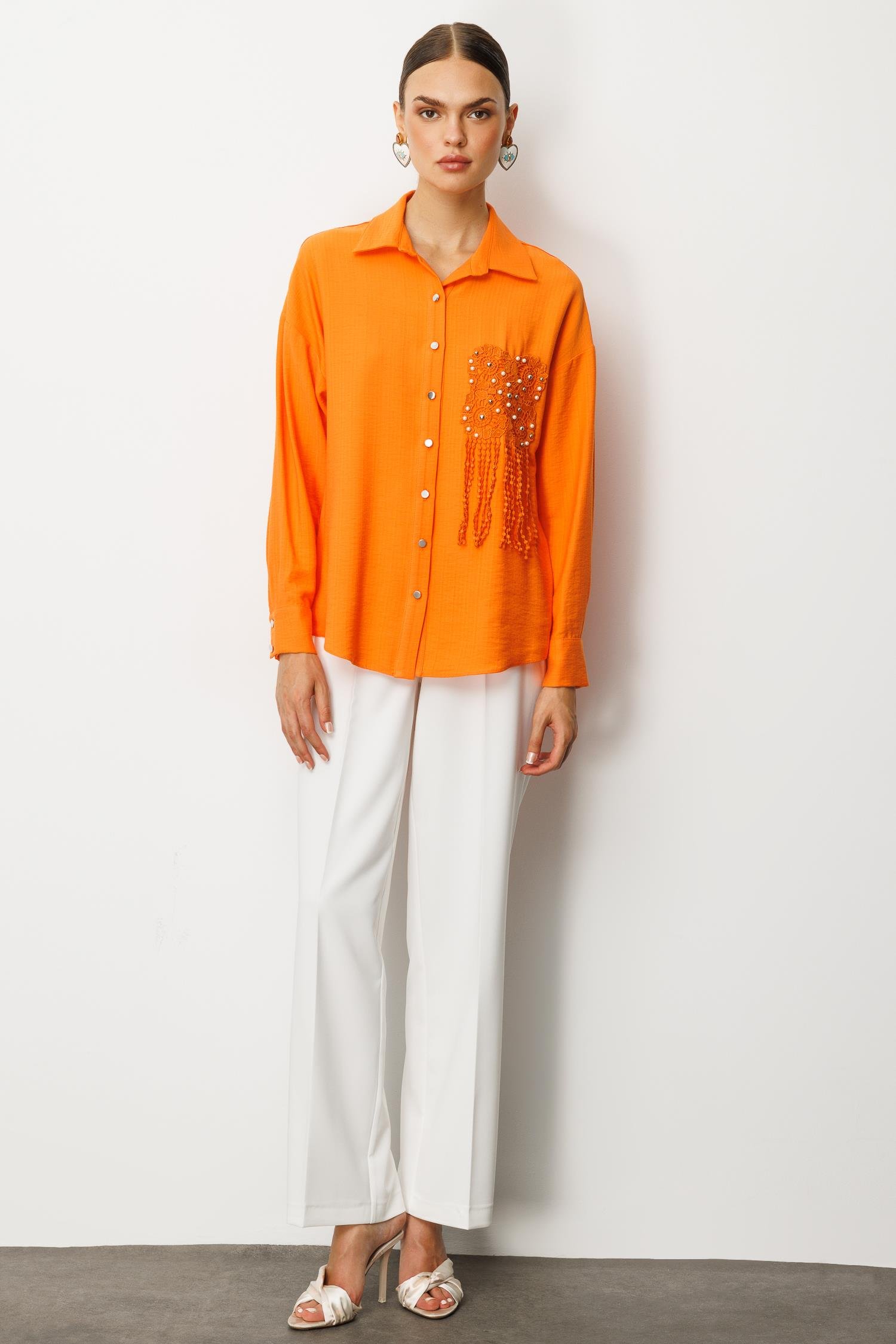 Modailgi  Güpür ve İnci Aksesuar Detaylı Düşük Omuzlu Ara Boy Oversize Gömlek Orange