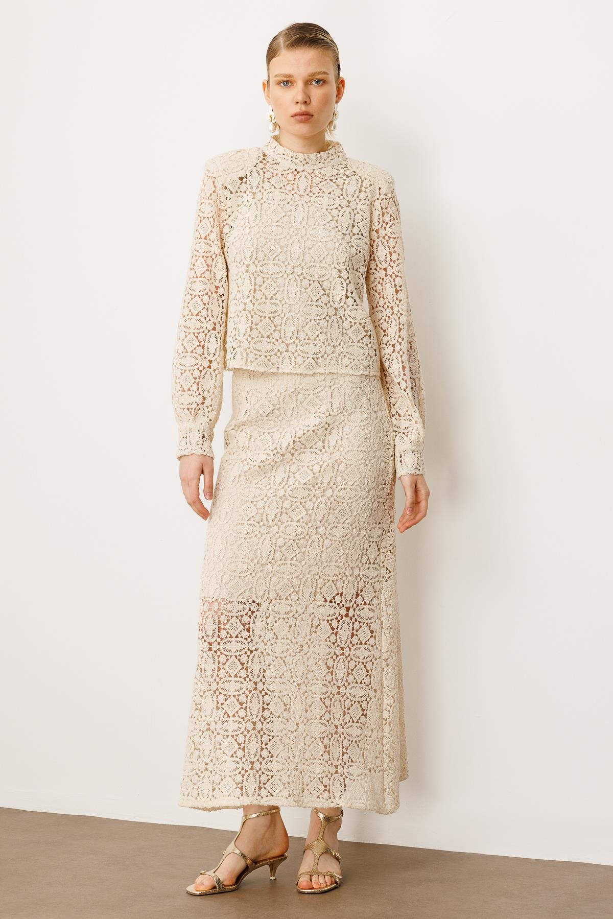 Modailgi  Hakim Yaka Arka Fermuar Kapamalı Güpür Dantelli Ceket Taş