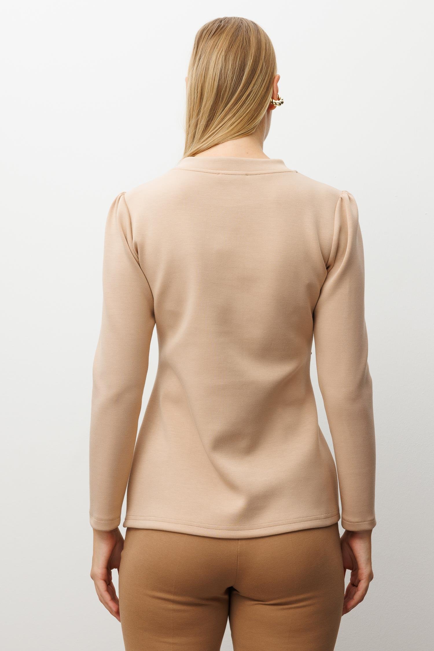 Modailgi  İnci Detaylı Pileli Sıfır Yaka Örme Bluz Camel