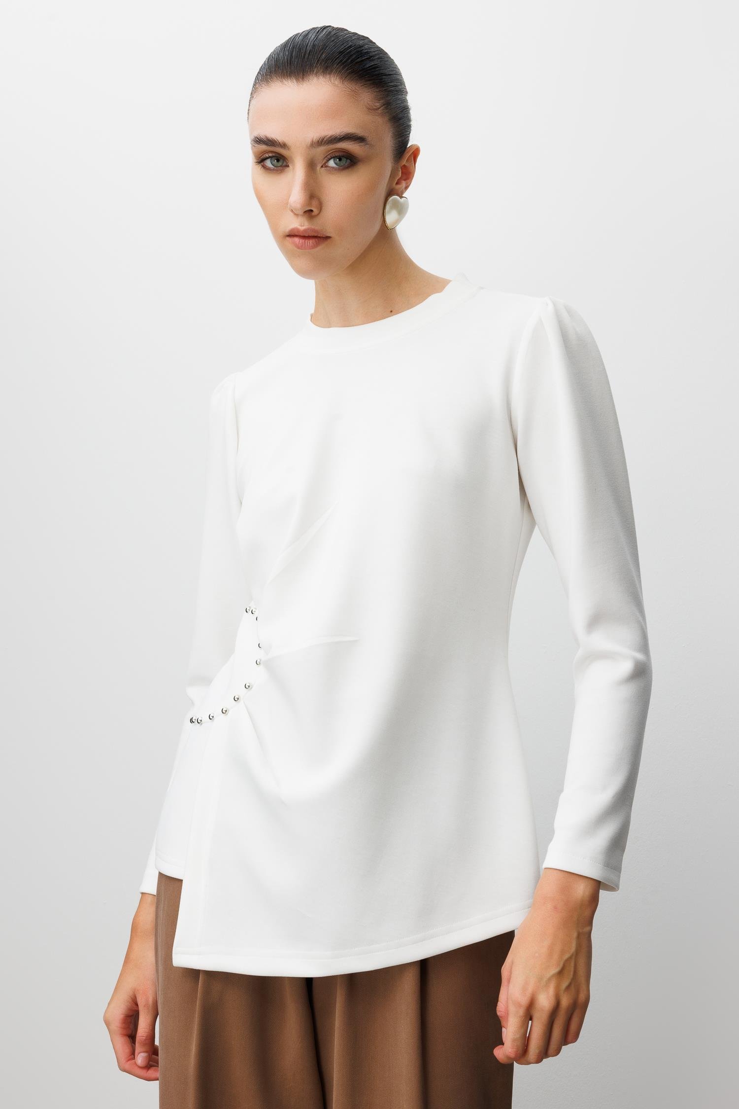 Modailgi  İnci Detaylı Pileli Sıfır Yaka Örme Bluz Ekru