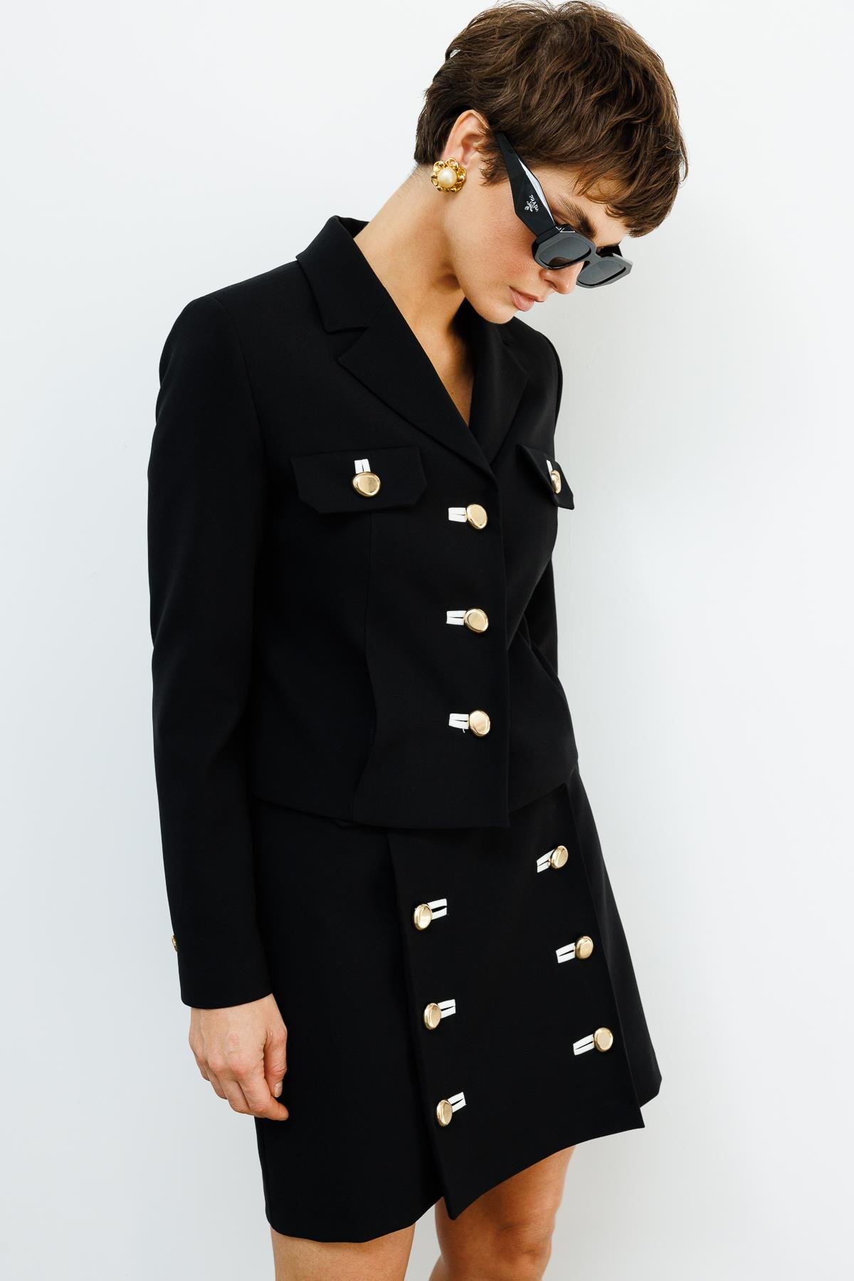 Modailgi  Kapak Detaylı Fleto ile Düğme Kapamalı Kısa Etek - 70024 Siyah