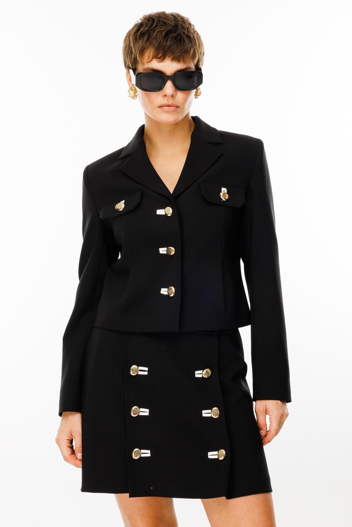 Modailgi  Kapak Detaylı Fleto ile Düğme Kapamalı Kısa Etek - 70024 Siyah