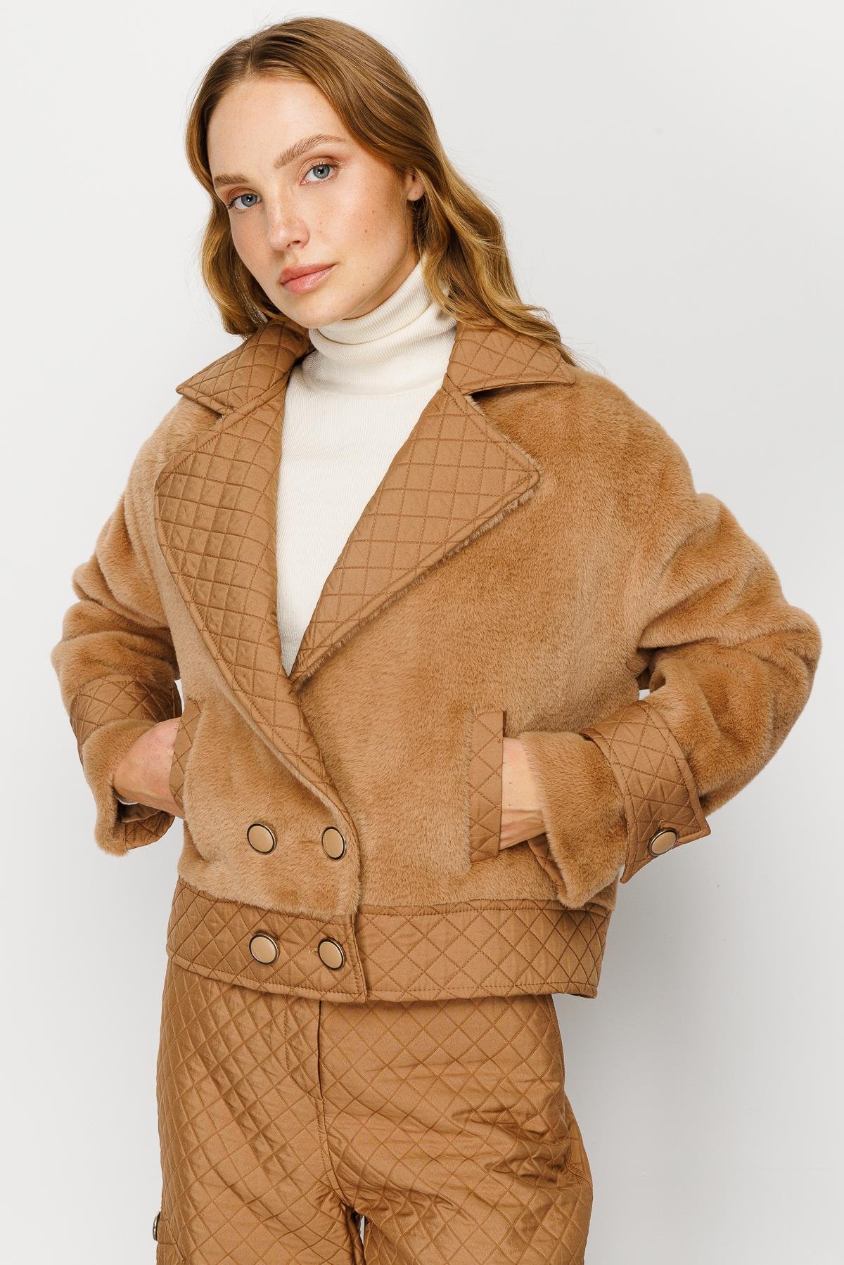 Modailgi  Kapitone Detaylı Kruvaze Peluş Mont Camel