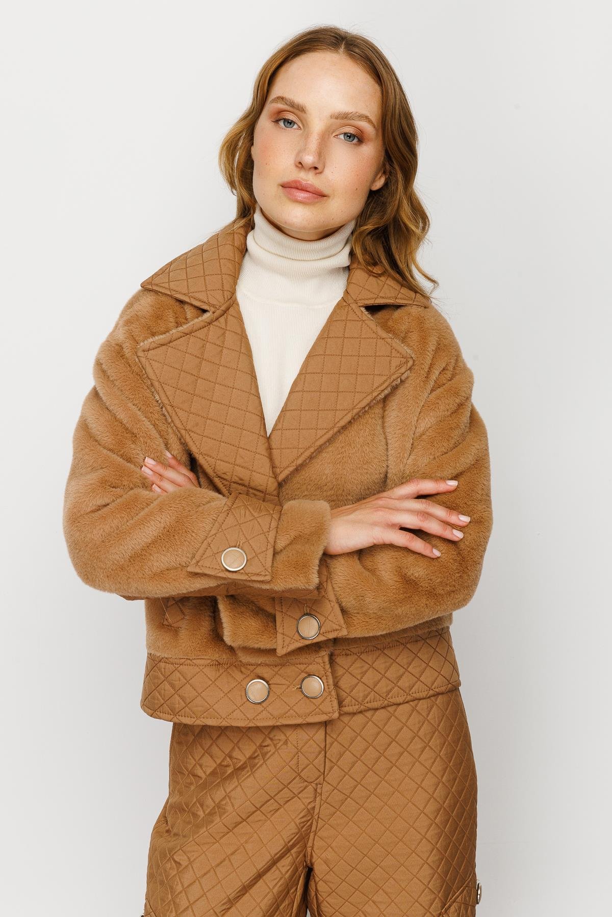 Modailgi  Kapitone Detaylı Kruvaze Peluş Mont Camel