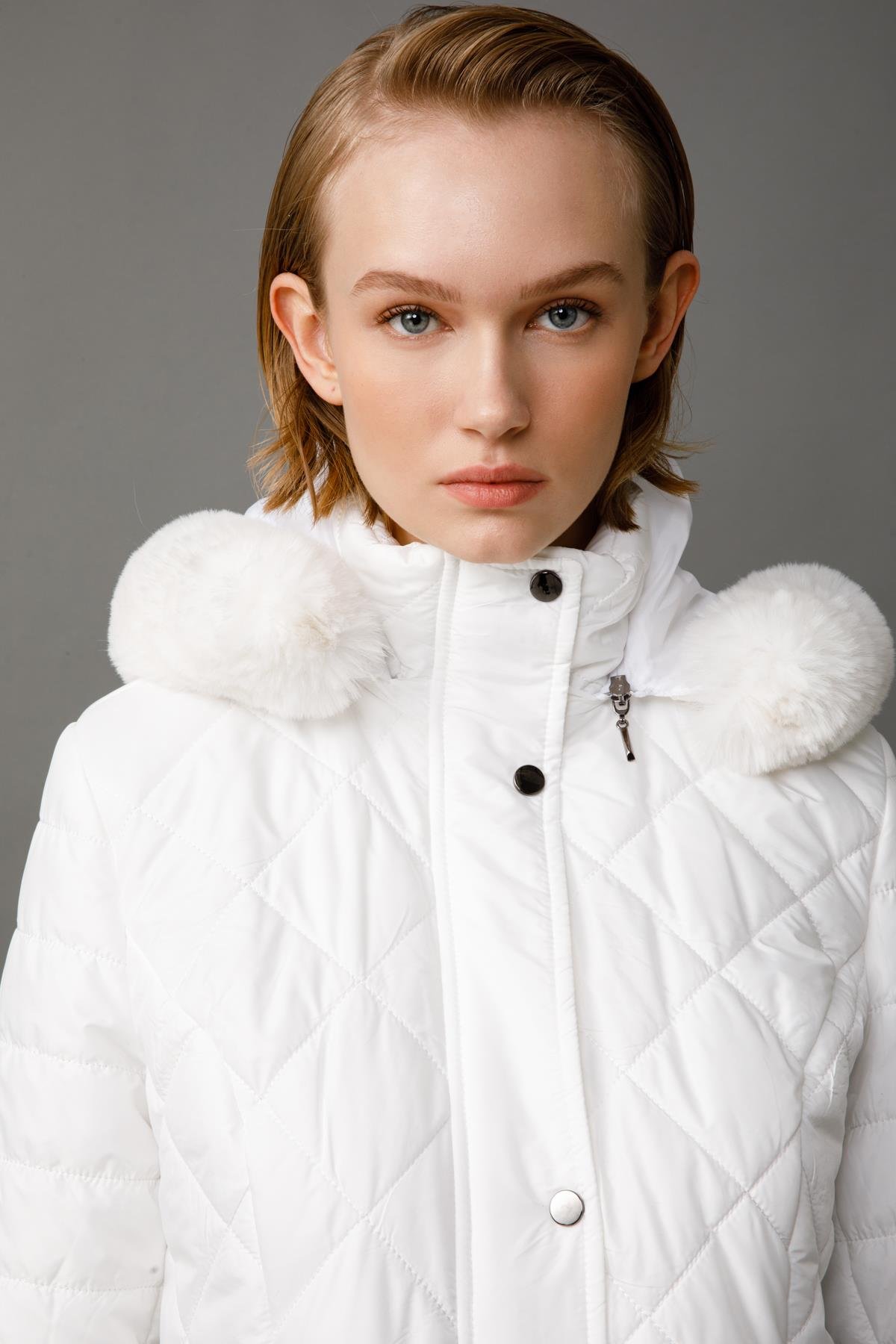 Modailgi  Kapüşonlu Çıtçıtlı Şişme Kaban Beyaz