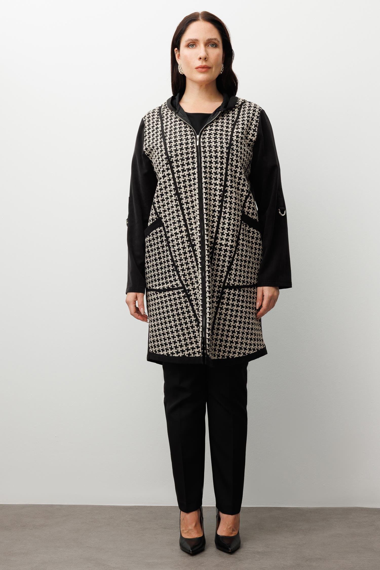 Modailgi  Kapüşonlu Kolları Apoletli Kazayağı Desen Nakış Kumaş Kap Siyah