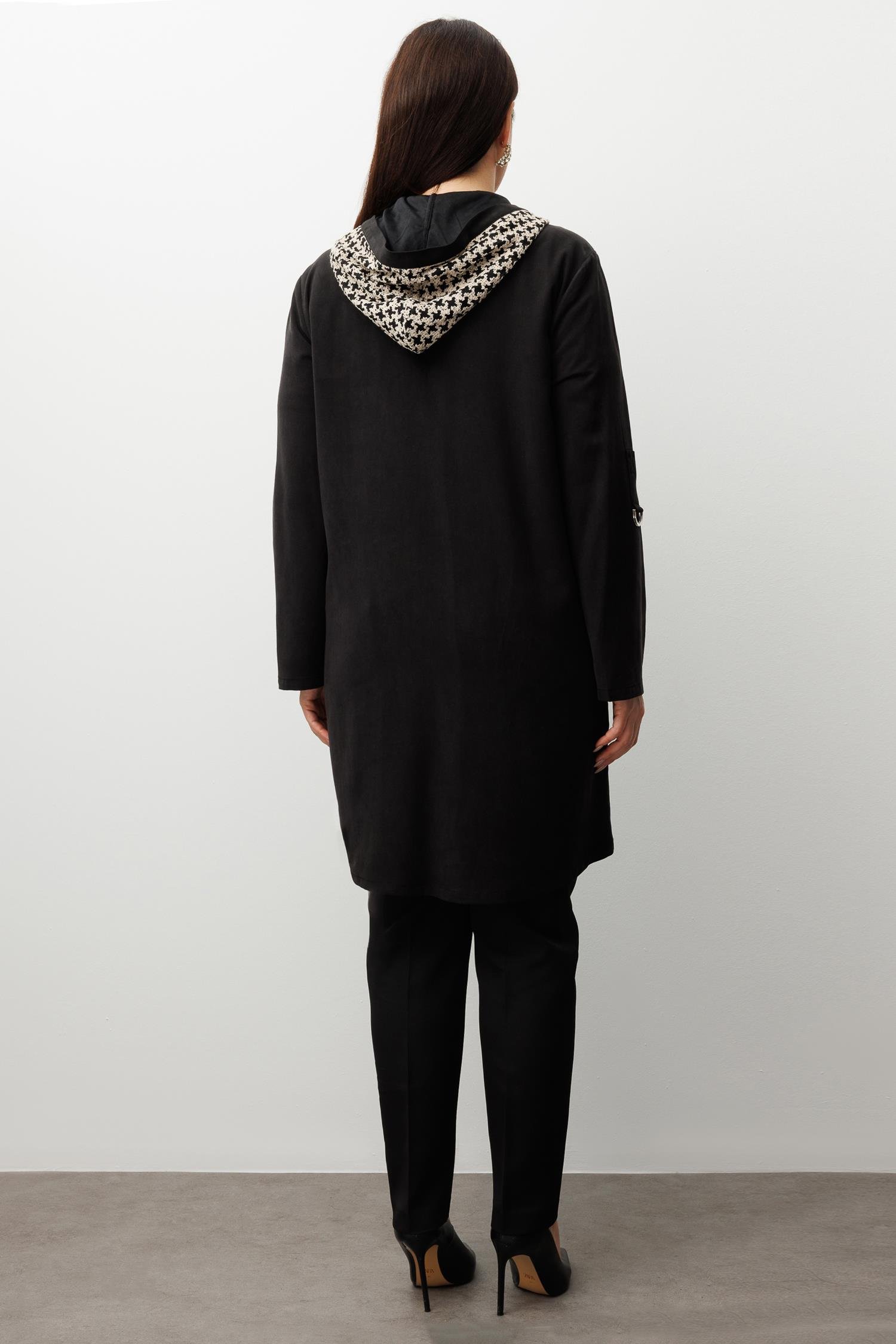 Modailgi  Kapüşonlu Kolları Apoletli Kazayağı Desen Nakış Kumaş Kap Siyah