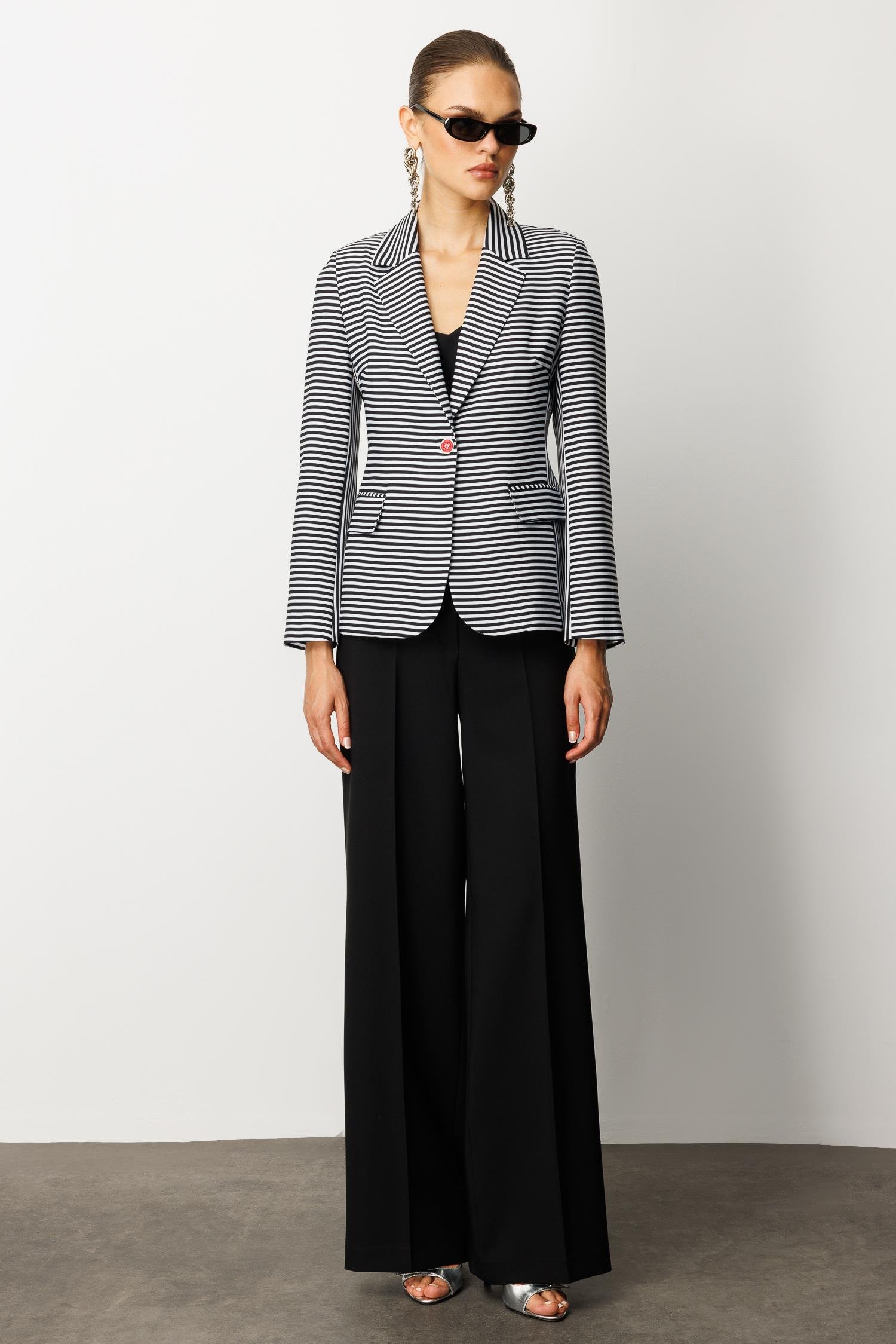 Modailgi  Kelebek Yaka Tek Düğme Kapama File Astar Çizgili Ceket Siyah