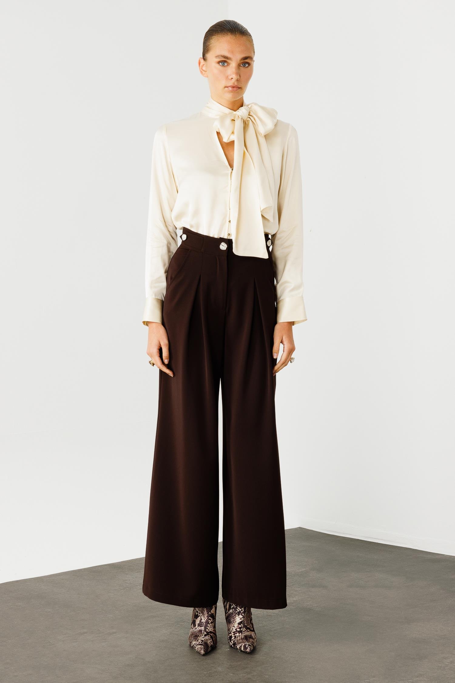 Modailgi  Kemeri Apoletli Yandan Cepli Plikaşeli Pantolon - 7069 Kahve