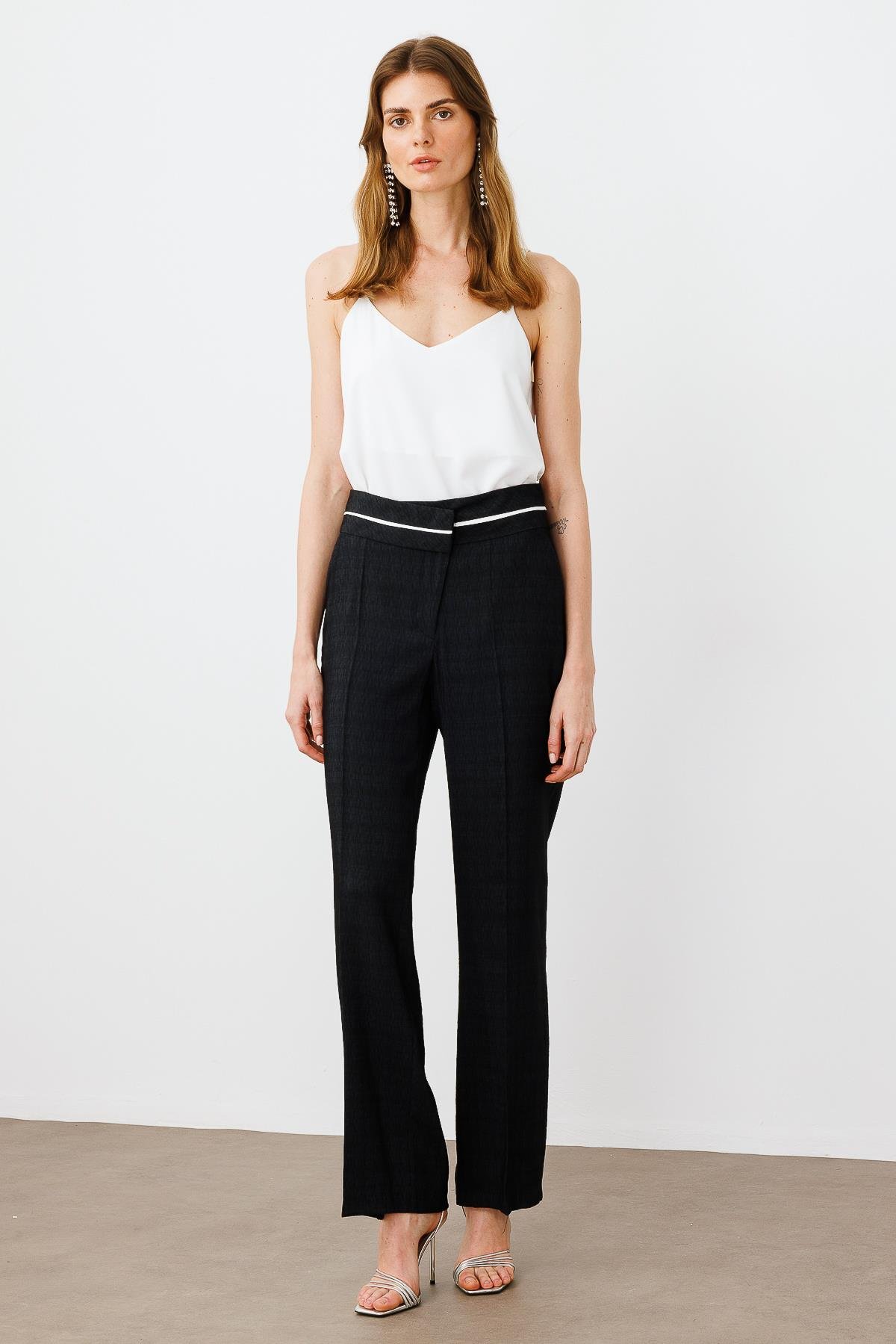 Modailgi  Kemeri Asimetrik ve Biye Detaylı Yan Cep Pantolon - 75205 Siyah