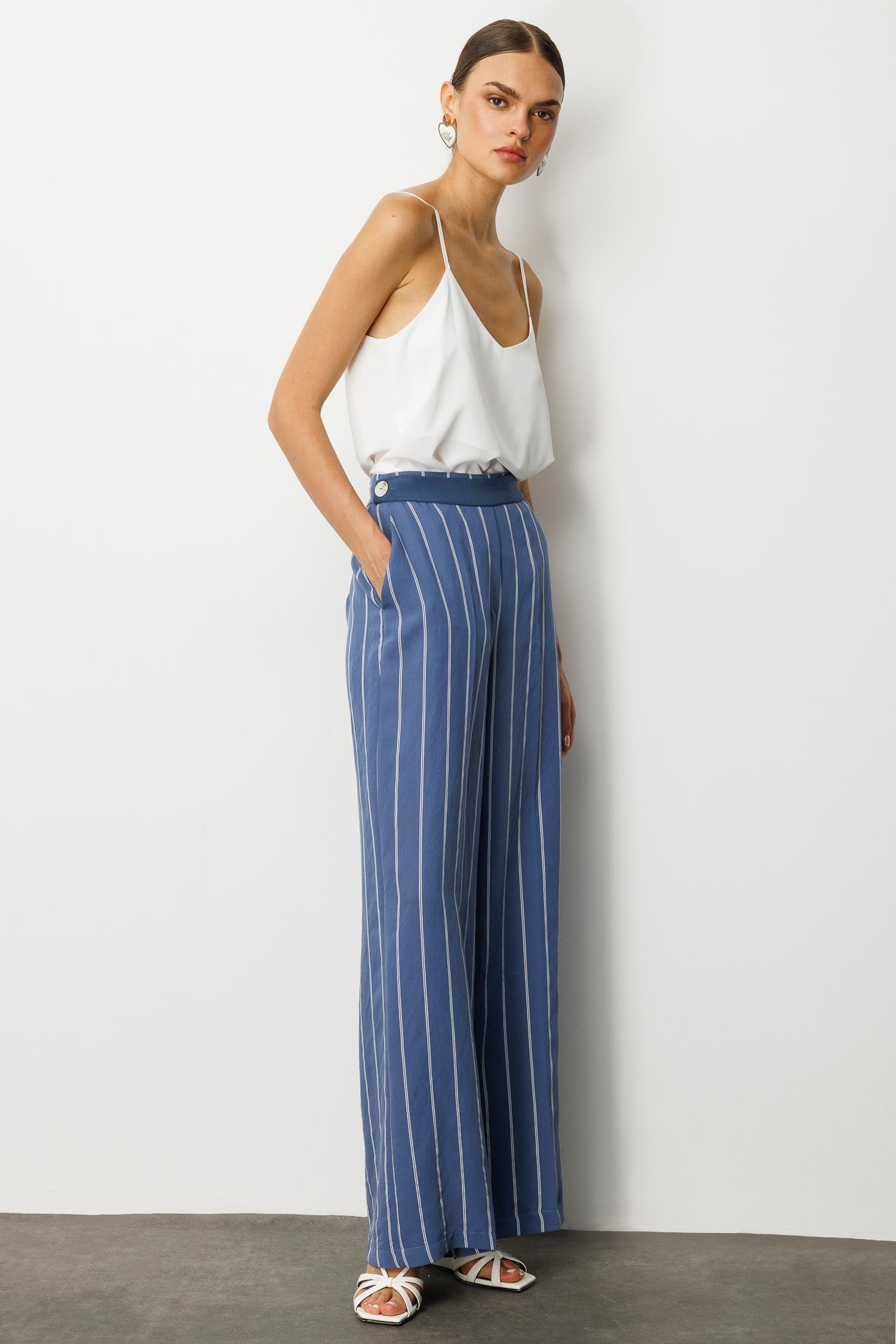 Modailgi  Kemeri Düğme Detaylı Yandan Cepli Bol Kesim Çizgili Pantolon - 71003 İndigo