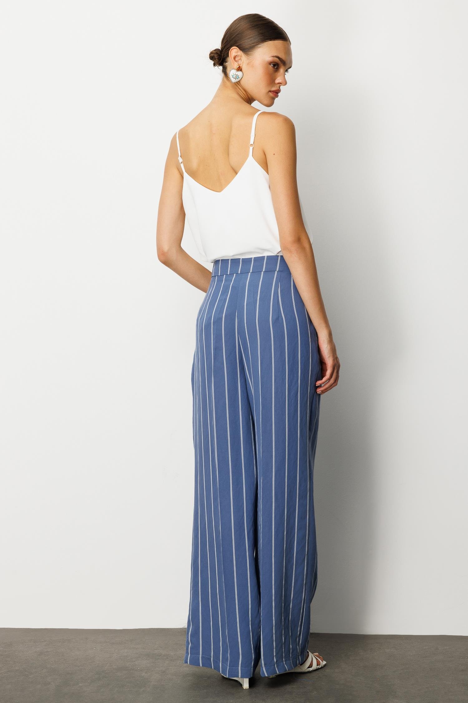 Modailgi  Kemeri Düğme Detaylı Yandan Cepli Bol Kesim Çizgili Pantolon - 71003 İndigo