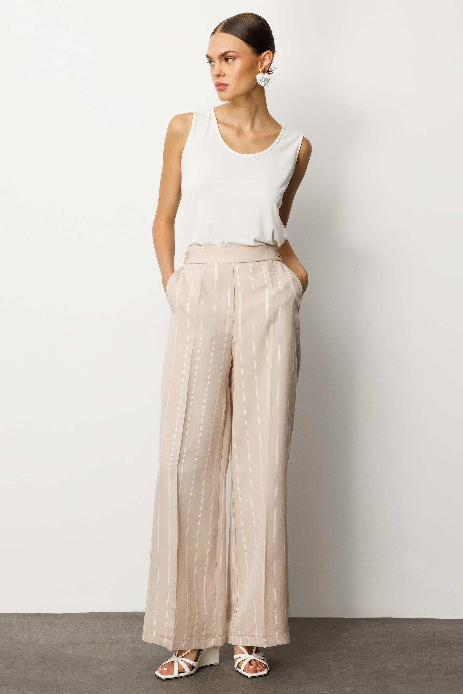 Modailgi  Kemeri Düğme Detaylı Yandan Cepli Bol Kesim Çizgili Pantolon - 71003 Taş