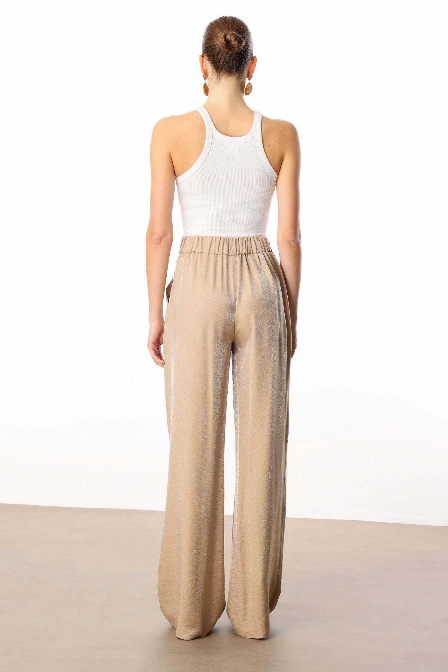 Modailgi  Kemeri Lastikli Beli Büzgülü Çakma Trok Detaylı Yandan Cepli Pantolon - 10047 Camel