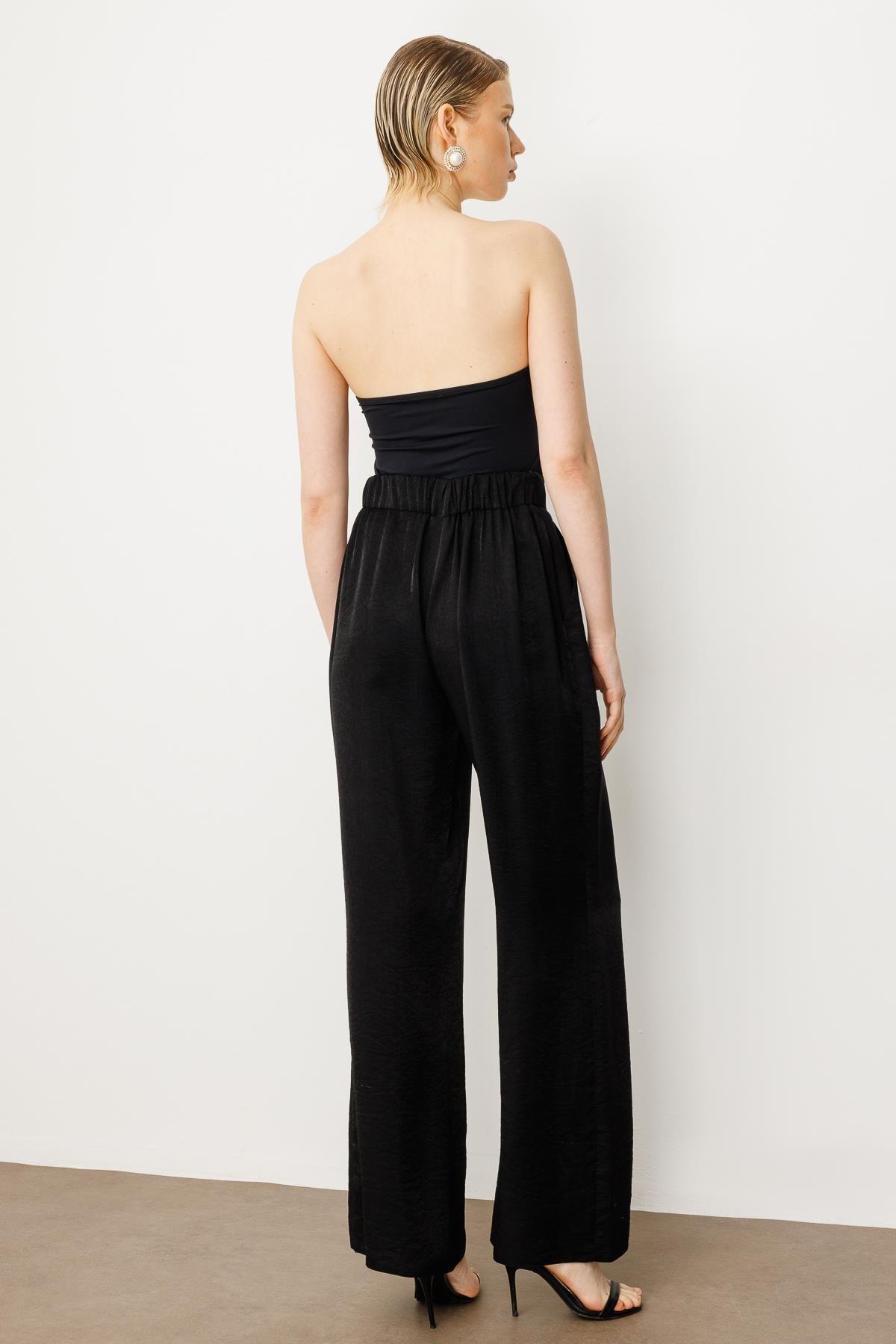 Modailgi  Kemeri Lastikli Beli Büzgülü Çakma Trok Detaylı Yandan Cepli Pantolon - 10047 Siyah