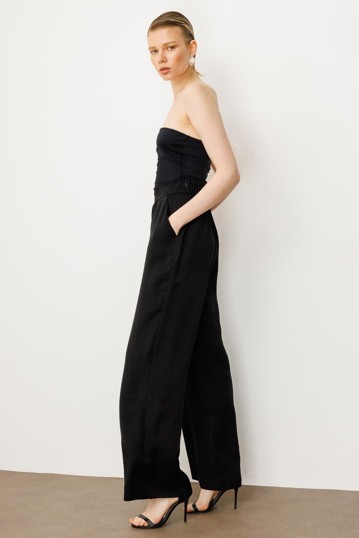 Modailgi  Kemeri Lastikli Beli Büzgülü Çakma Trok Detaylı Yandan Cepli Pantolon - 10047 Siyah