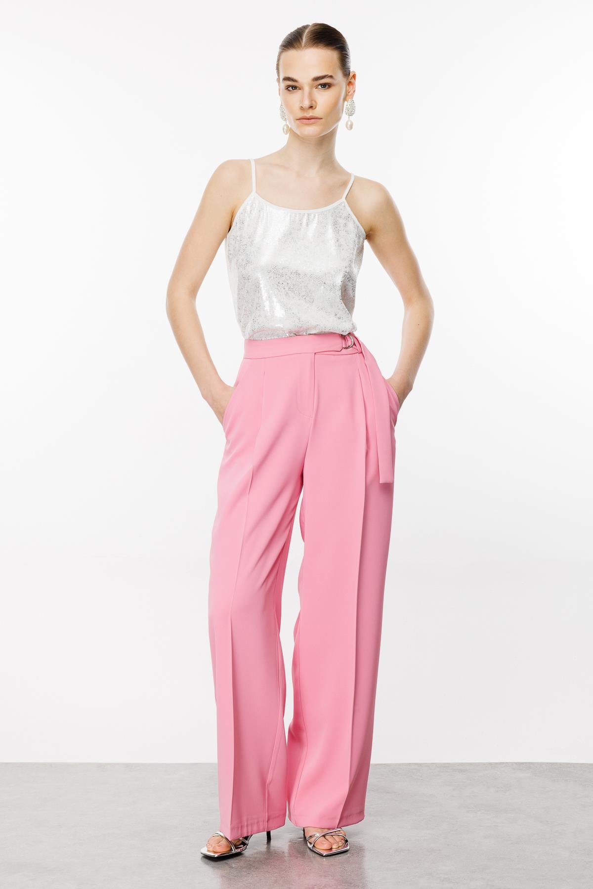 Modailgi  Kemeri Metal Toka ve Kuşaklı Pileli Pantolon Pembe