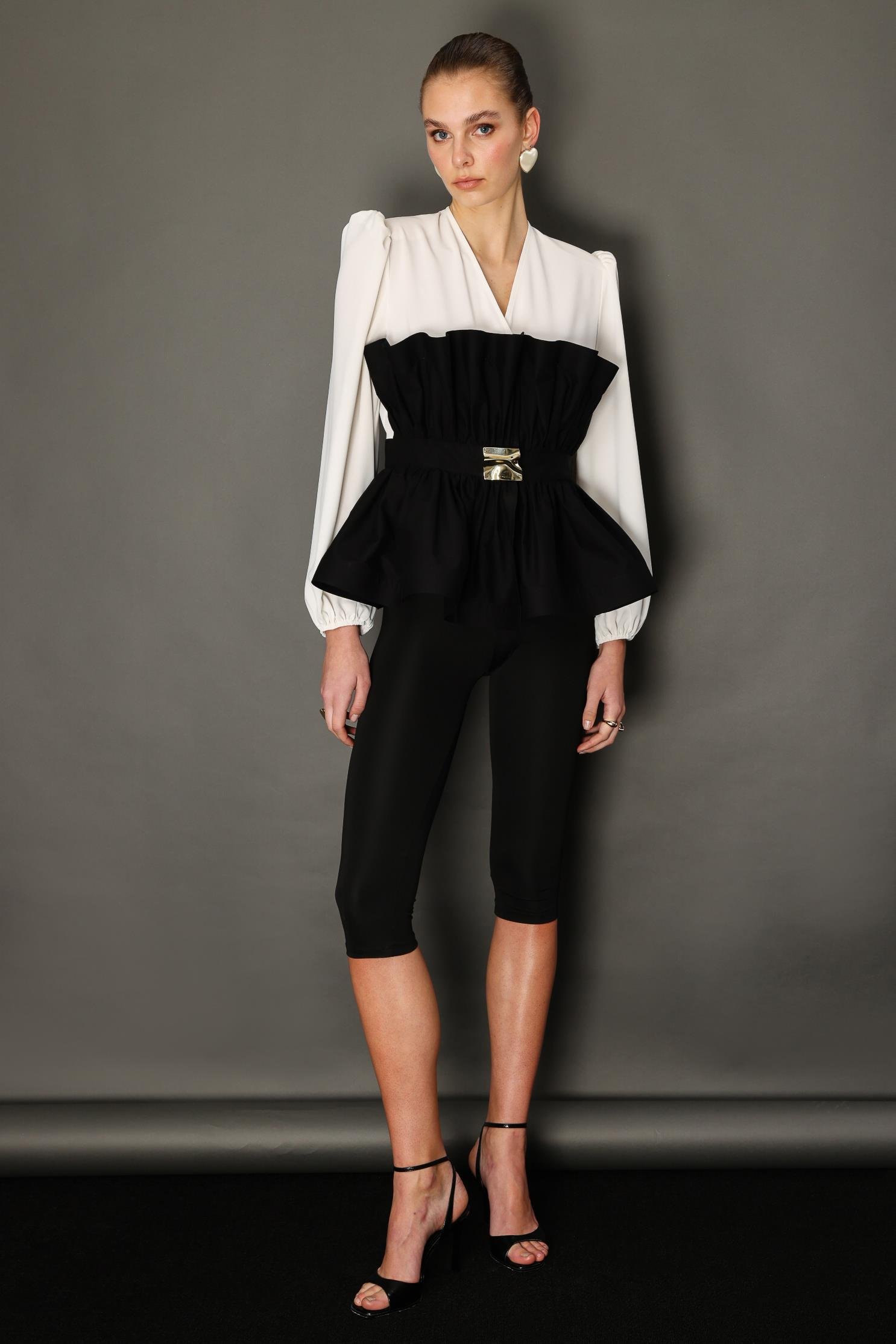 Modailgi  Kemeri Metal Tokalı Koton Kumaş Garnili Büzgülü Volanlı Bluz Ekru