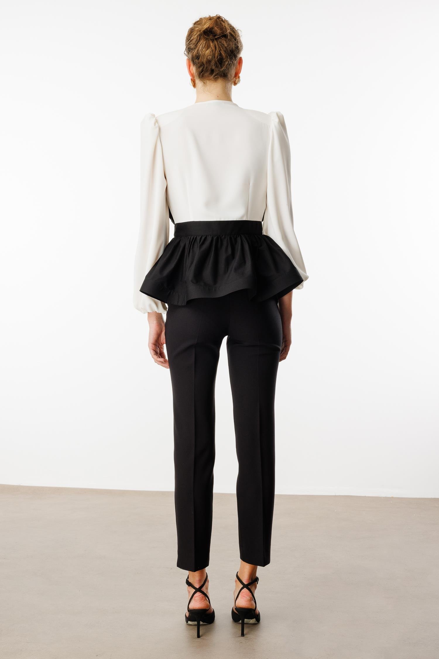 Modailgi  Kemeri Metal Tokalı Koton Kumaş Garnili Büzgülü Volanlı Bluz Ekru