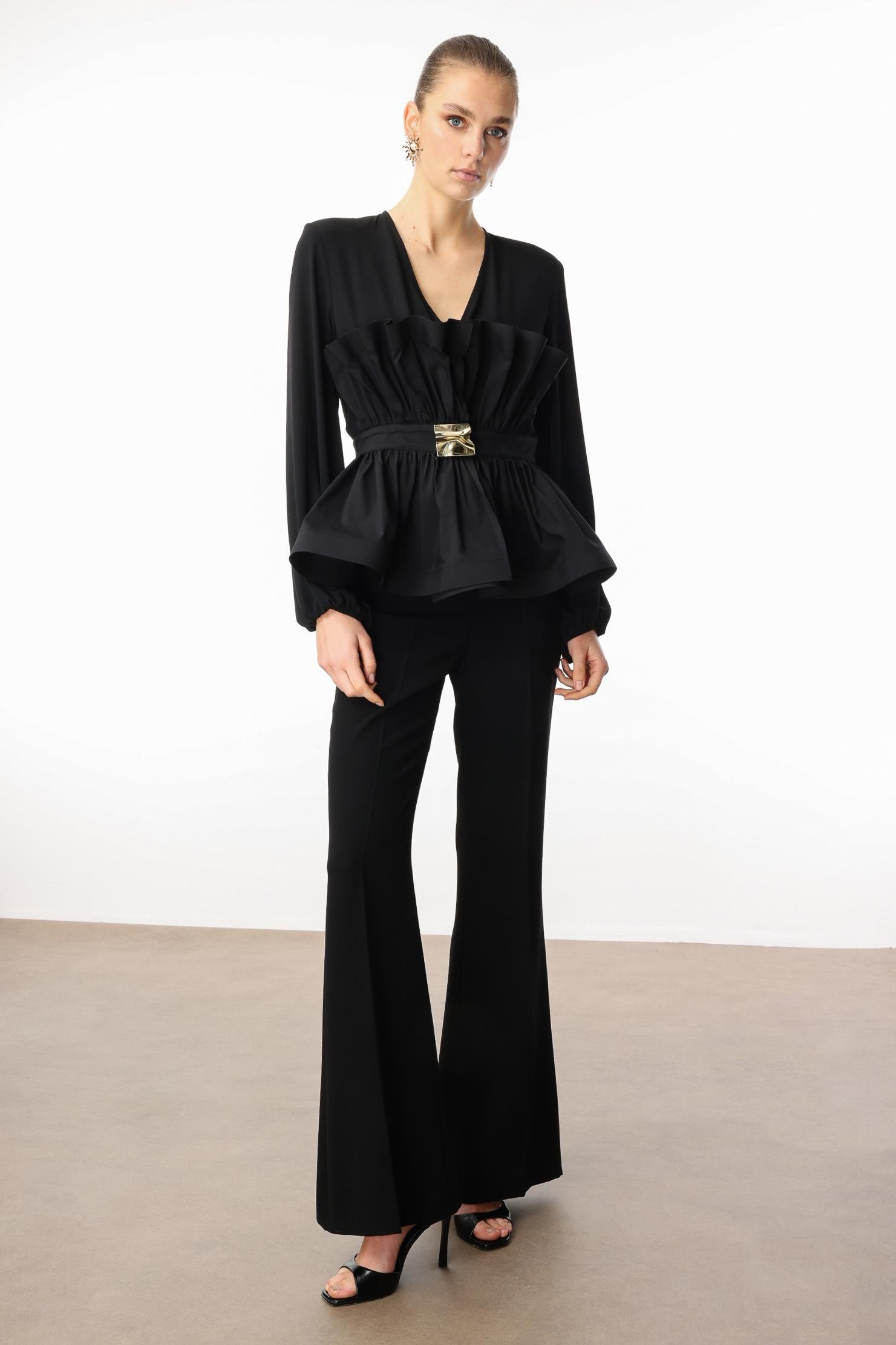 Modailgi  Kemeri Metal Tokalı Koton Kumaş Garnili Büzgülü Volanlı Bluz Siyah