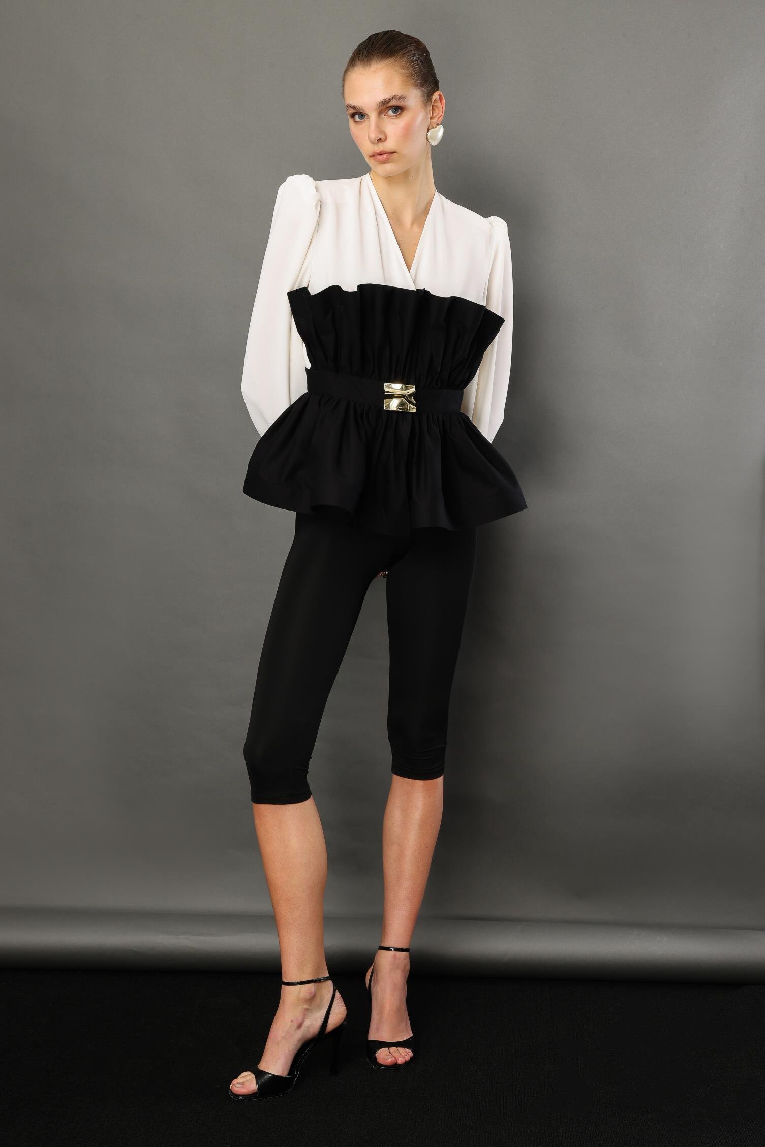 Modailgi  Kemeri Metal Tokalı Koton Kumaş Garnili Büzgülü Volanlı Bluz Ekru