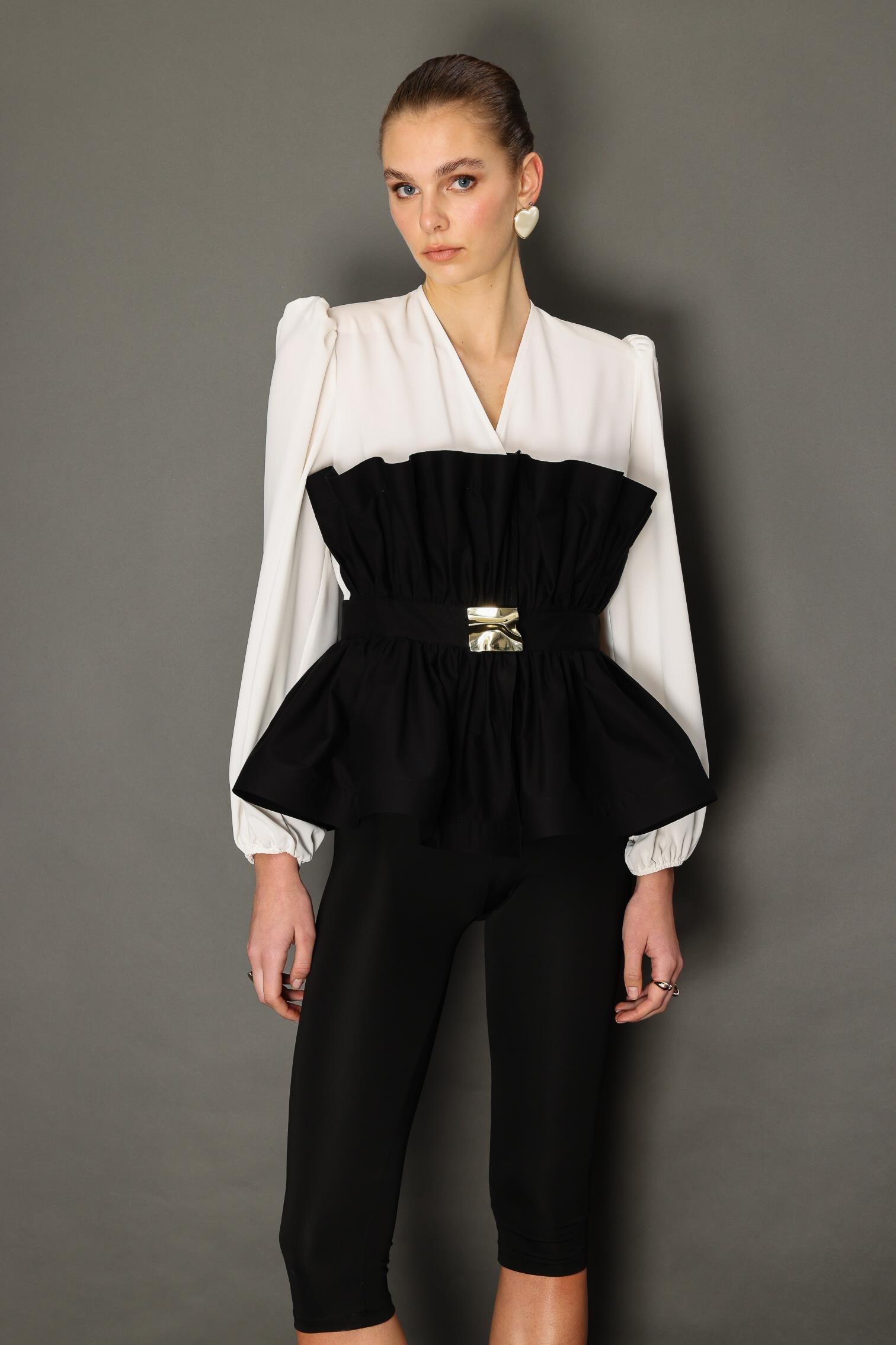 Modailgi  Kemeri Metal Tokalı Koton Kumaş Garnili Büzgülü Volanlı Bluz Ekru