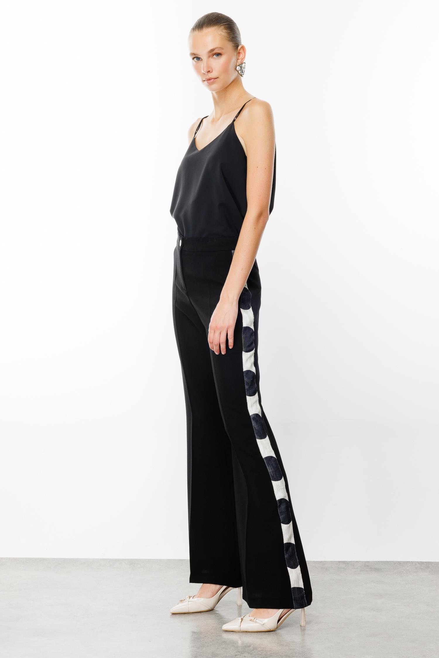 Modailgi  Kenarları Puantiye Desen Şeritli Pantolon Siyah