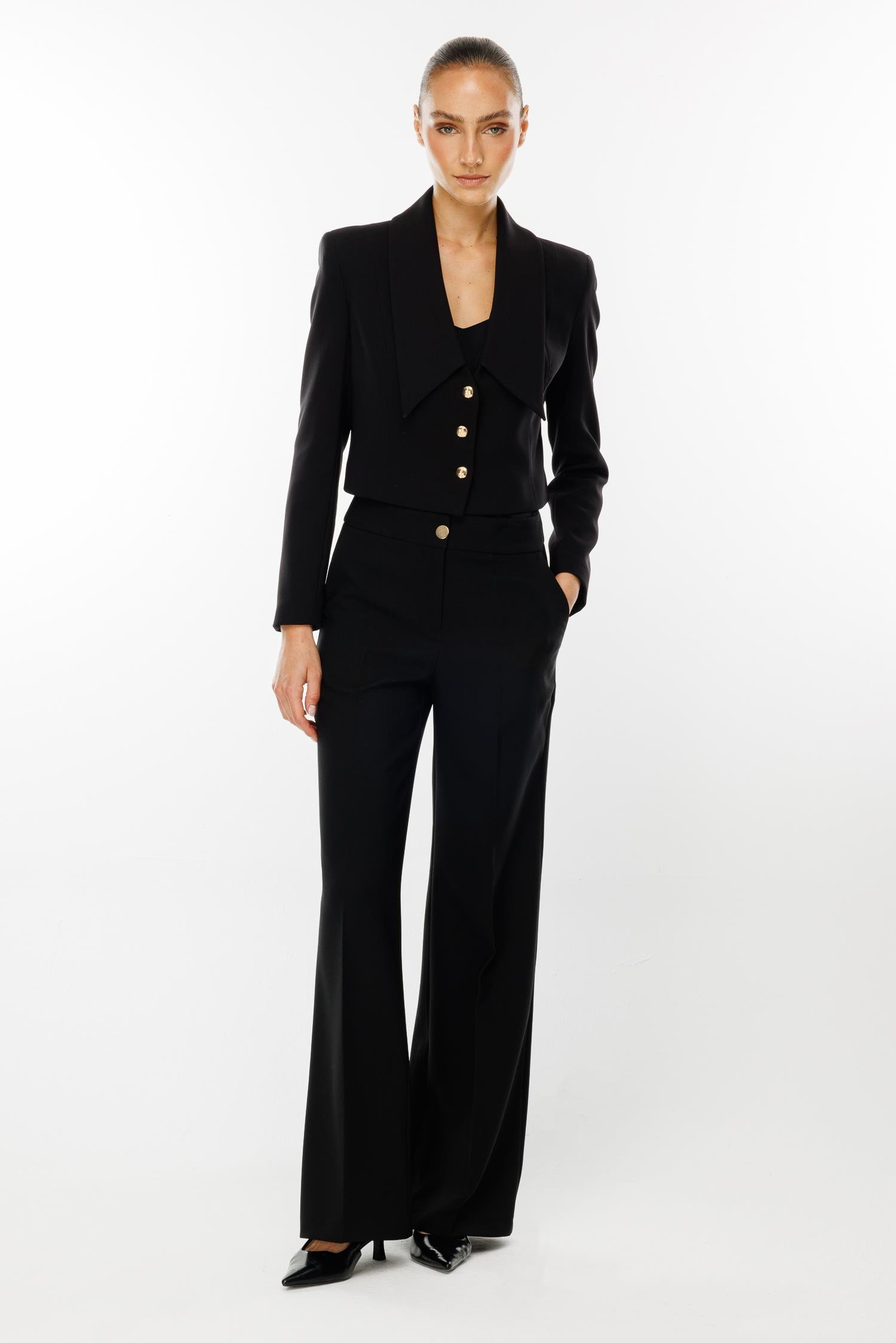 Modailgi  Kırlangıç Yaka Gold Düğme Detaylı Crop Ceket Siyah