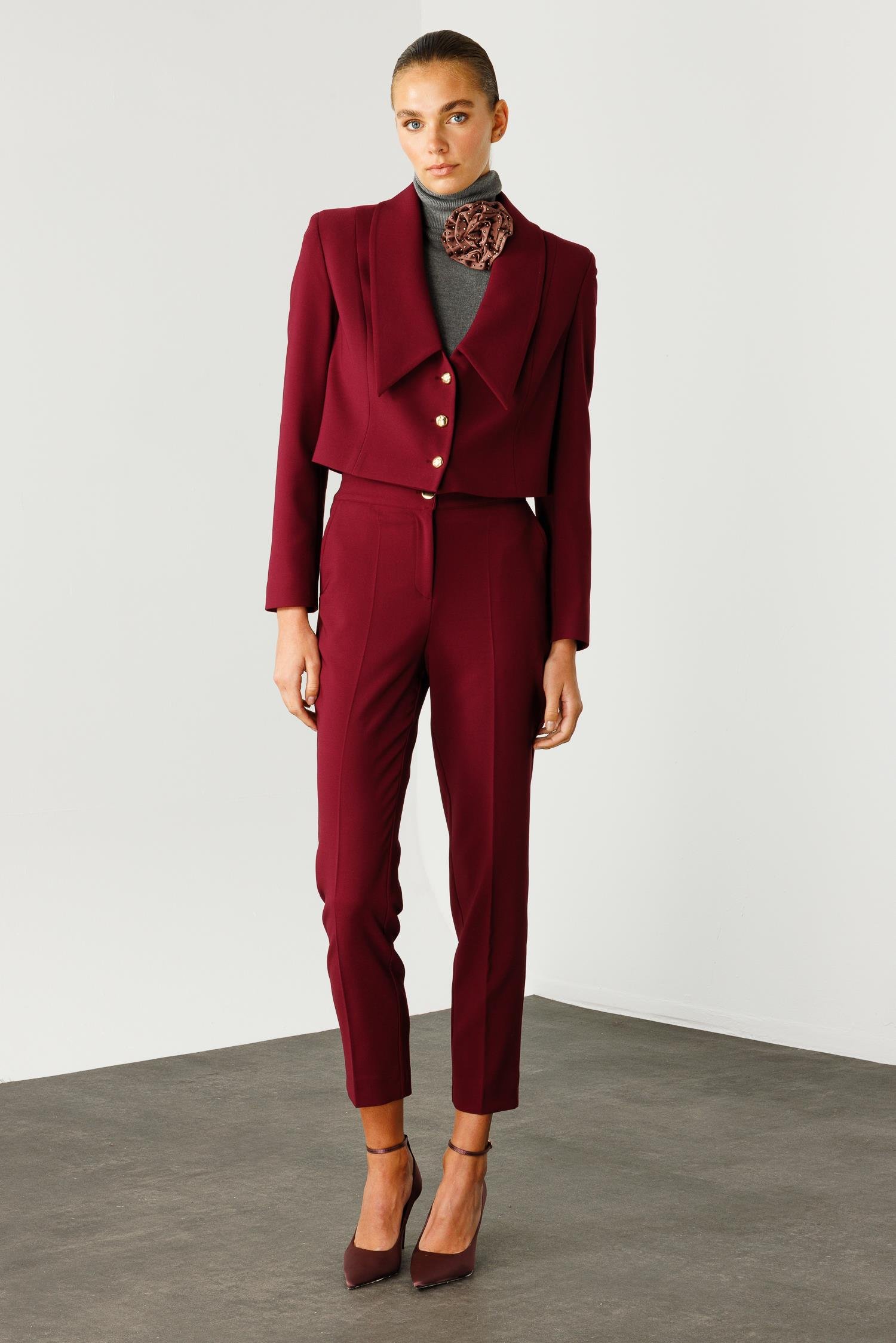 Modailgi  Kırlangıç Yaka Gold Düğme Detaylı Crop Ceket Mürdüm