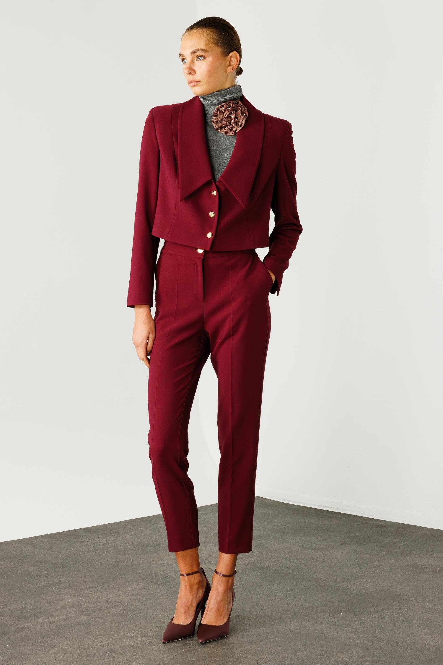 Modailgi  Kırlangıç Yaka Gold Düğme Detaylı Crop Ceket Mürdüm