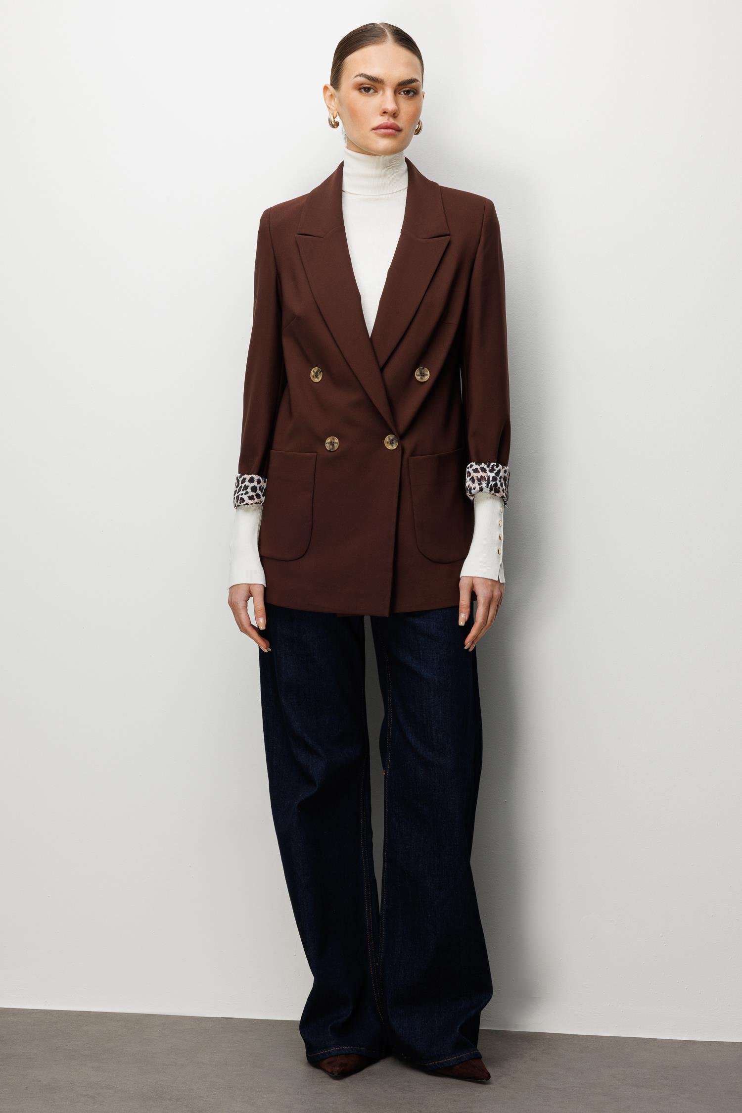 Modailgi  Kırlangıç Yaka Kruvaze Kapamalı Torba Cepli Leopar Astarlı Ceket Kahve