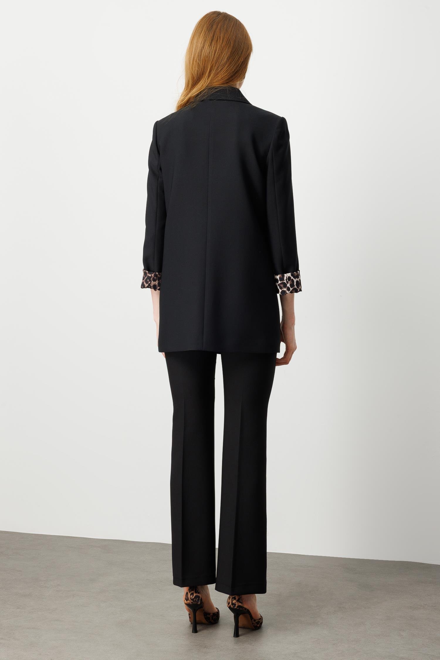 Modailgi  Kırlangıç Yaka Kruvaze Kapamalı Torba Cepli Leopar Astarlı Ceket Siyah